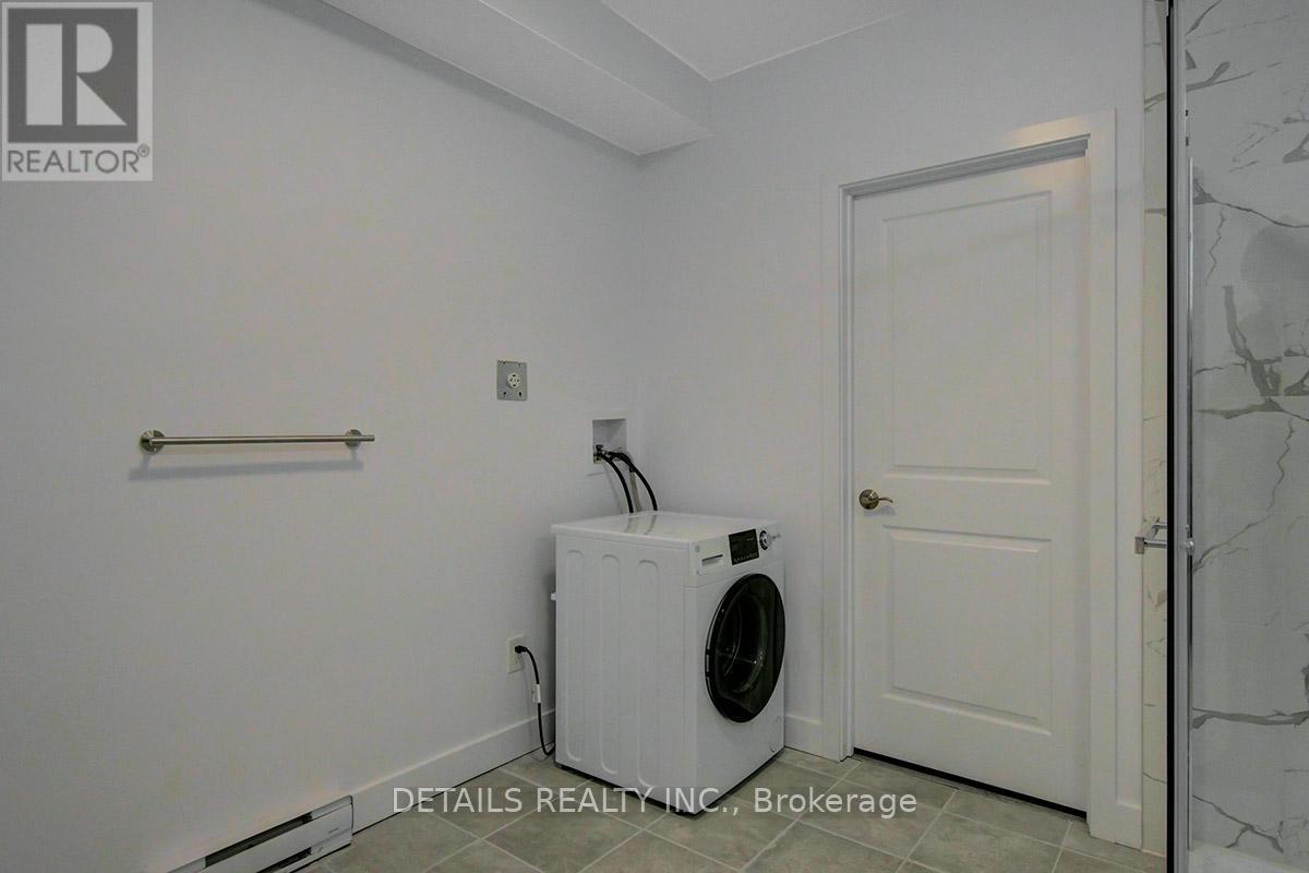 B - 285 B Montfort Street, Ottawa, ON - Indoor Photo Showing Laundry Room