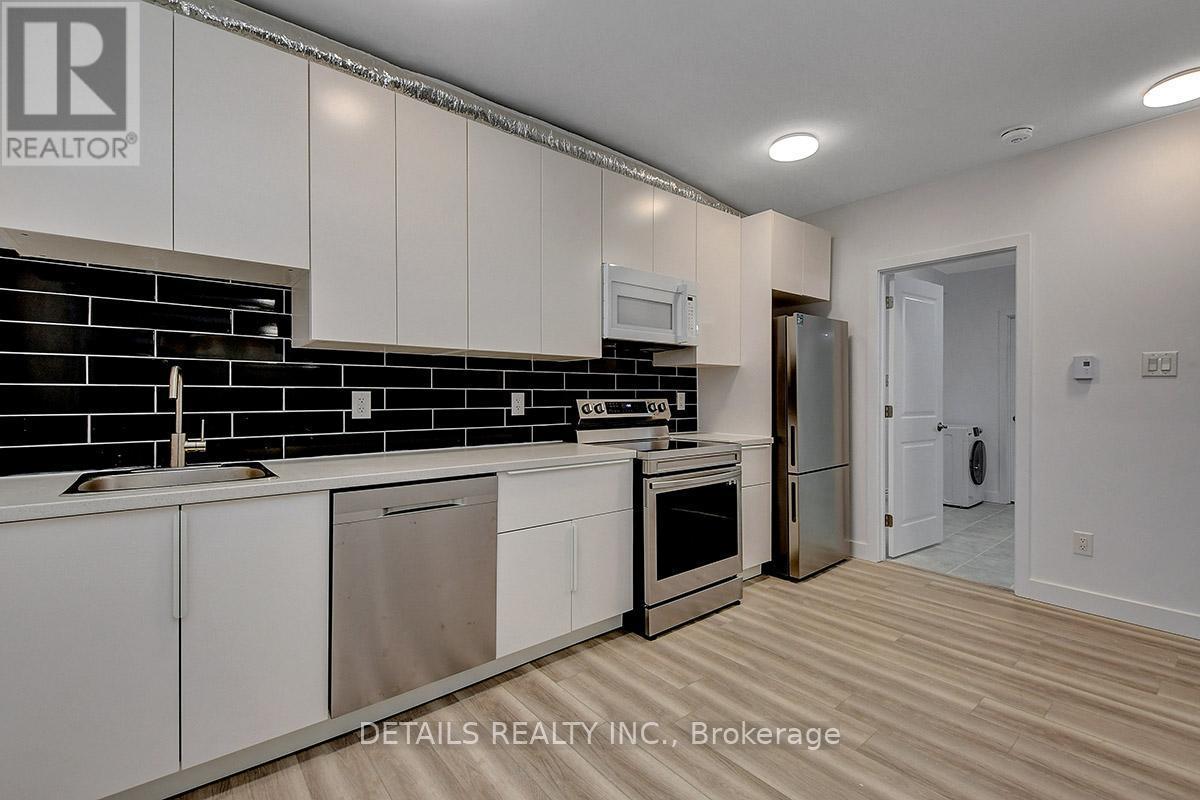 B - 285 B Montfort Street, Ottawa, ON - Indoor Photo Showing Kitchen