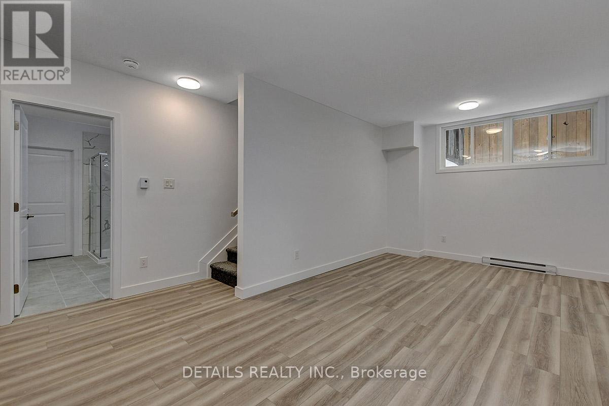 B - 285 B Montfort Street, Ottawa, ON - Indoor Photo Showing Other Room