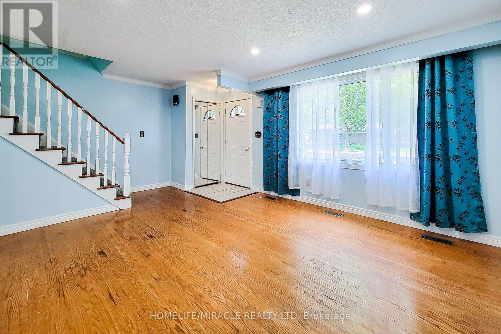 4433 Meadowvale Drive, Niagara Falls, ON - Indoor Photo Showing Other Room