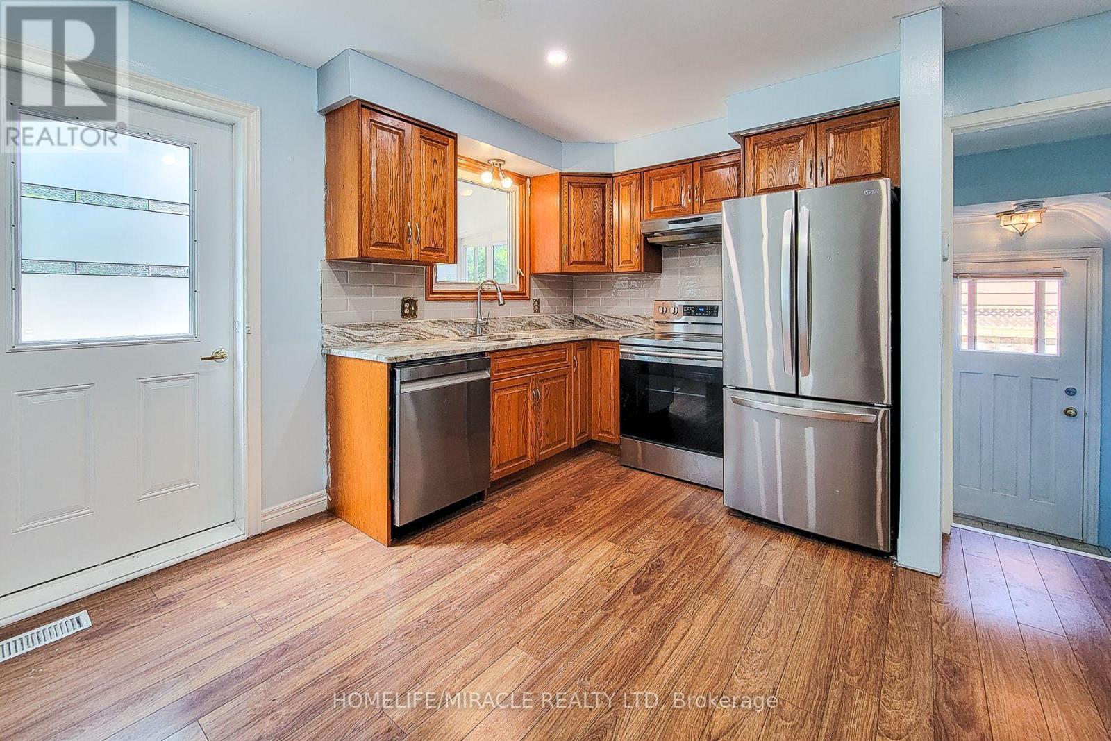 4433 Meadowvale Drive, Niagara Falls, ON - Indoor Photo Showing Kitchen