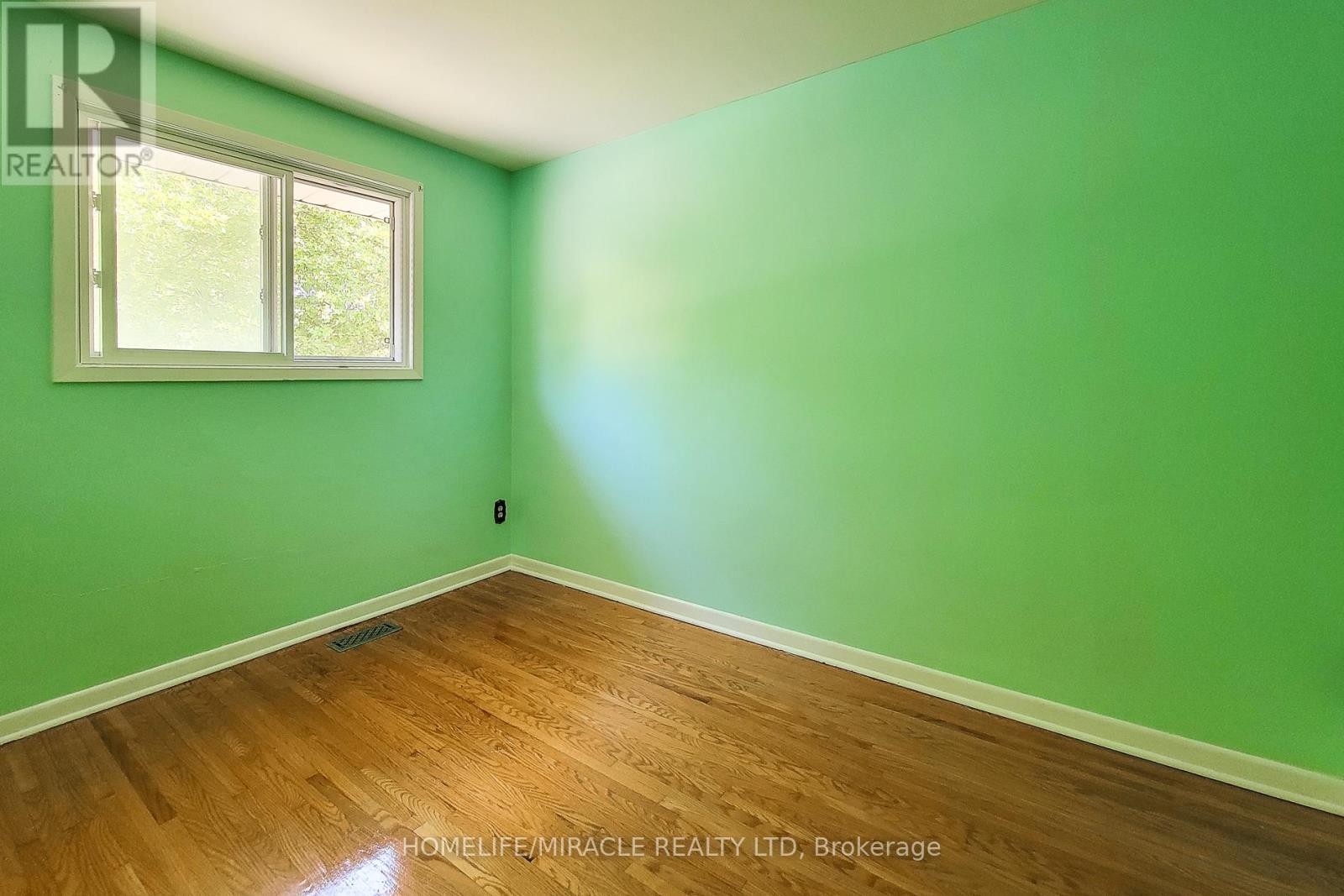 4433 Meadowvale Drive, Niagara Falls, ON - Indoor Photo Showing Other Room