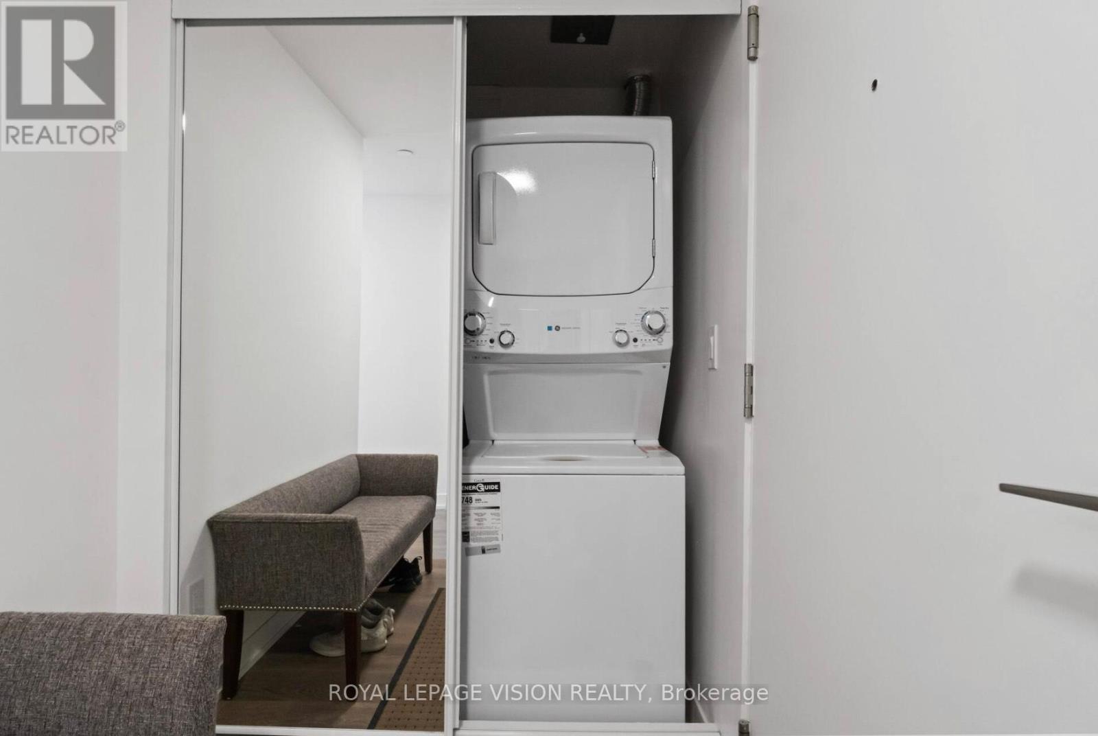209 - 130 Canon Jackson Drive, Toronto, ON - Indoor Photo Showing Laundry Room