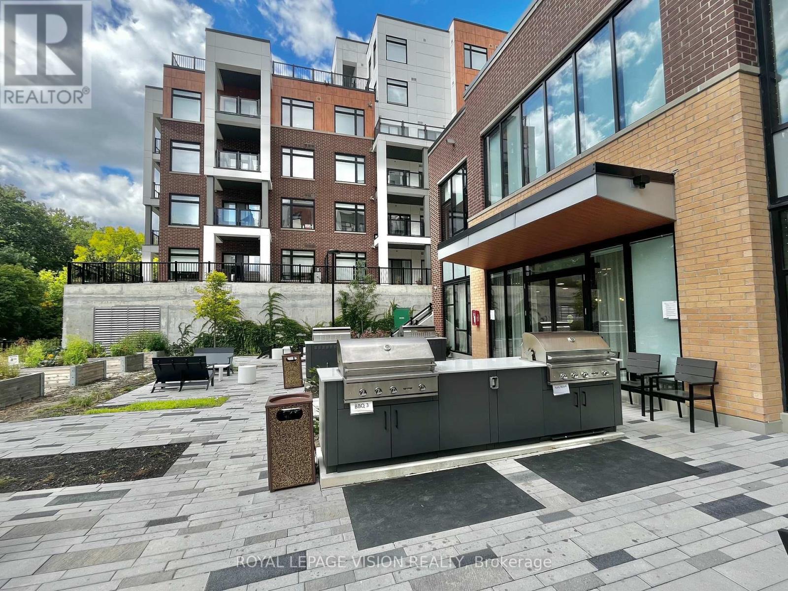 209 - 130 Canon Jackson Drive, Toronto, ON - Outdoor