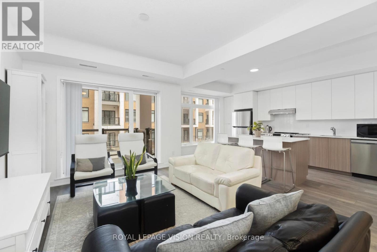 209 - 130 Canon Jackson Drive, Toronto, ON - Indoor Photo Showing Living Room