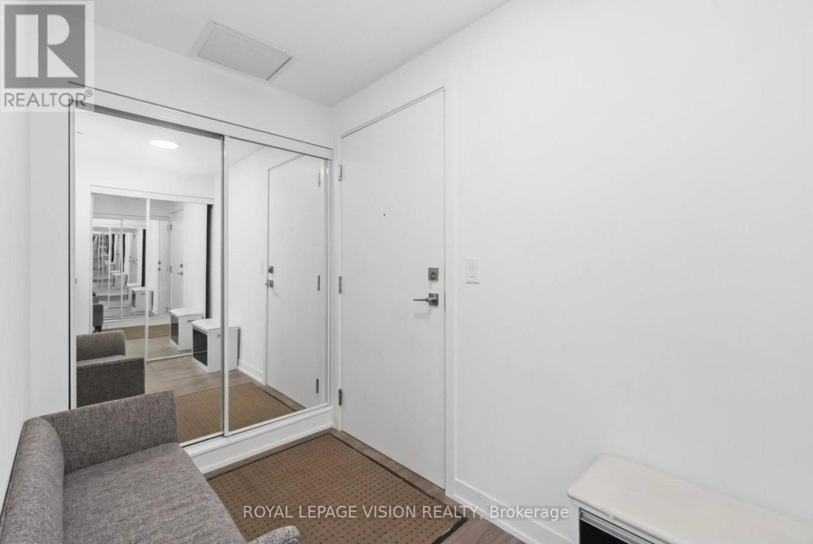 209 - 130 Canon Jackson Drive, Toronto, ON - Indoor Photo Showing Other Room
