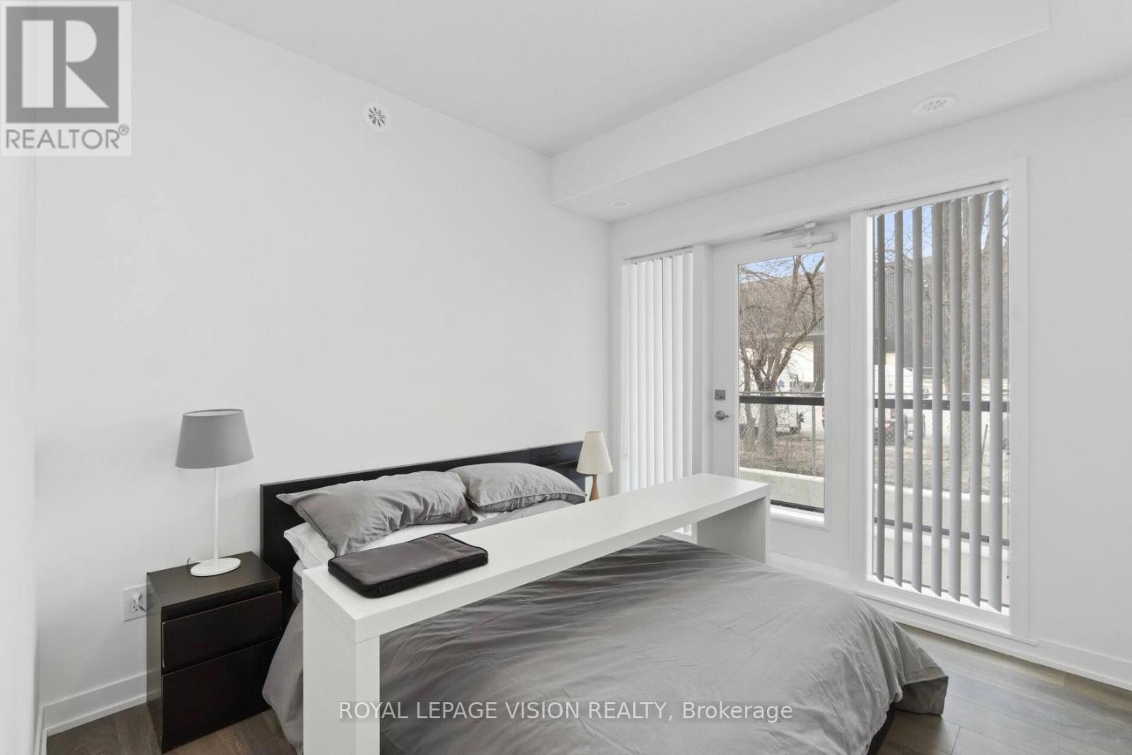 209 - 130 Canon Jackson Drive, Toronto, ON - Indoor Photo Showing Bedroom