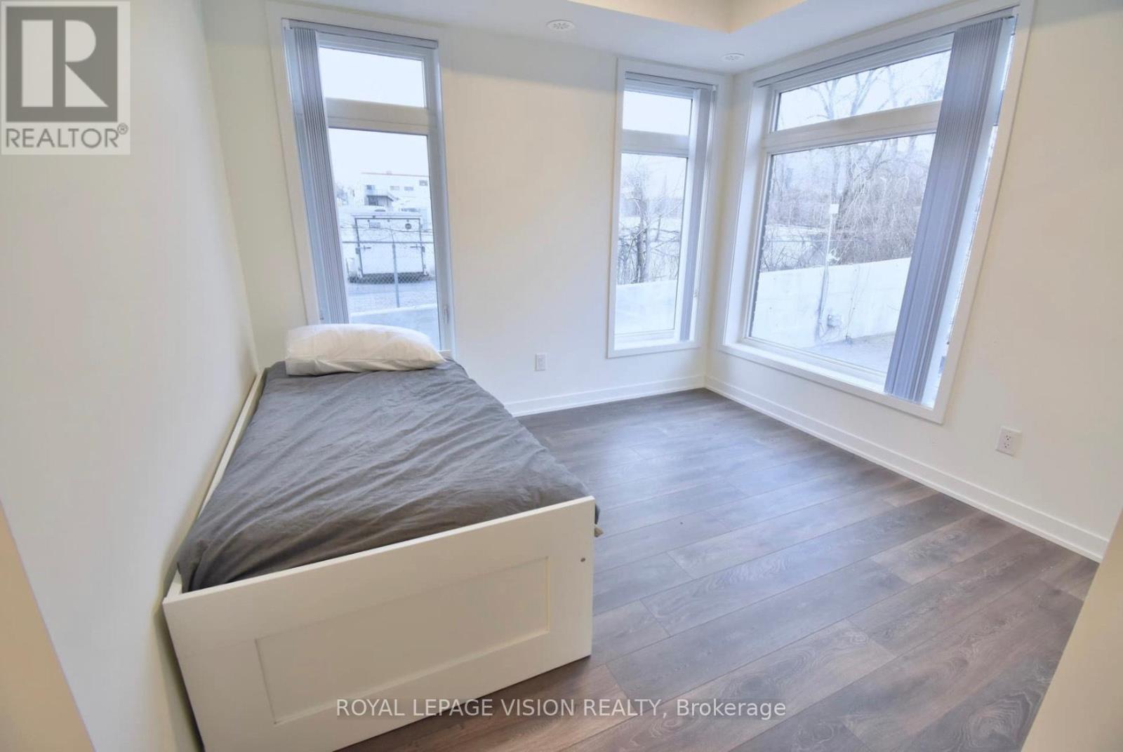 209 - 130 Canon Jackson Drive, Toronto, ON - Indoor