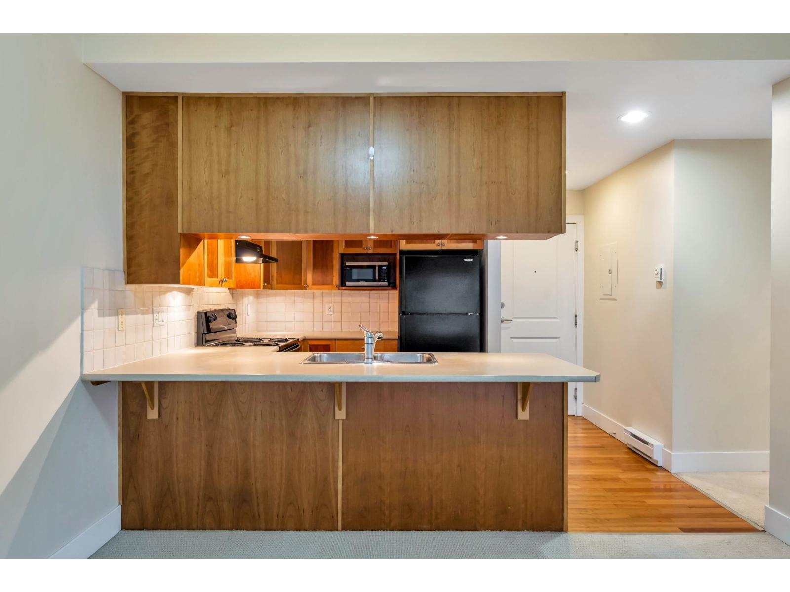 304 15392 16A Avenue, Surrey, BC - Indoor Photo Showing Kitchen With Double Sink