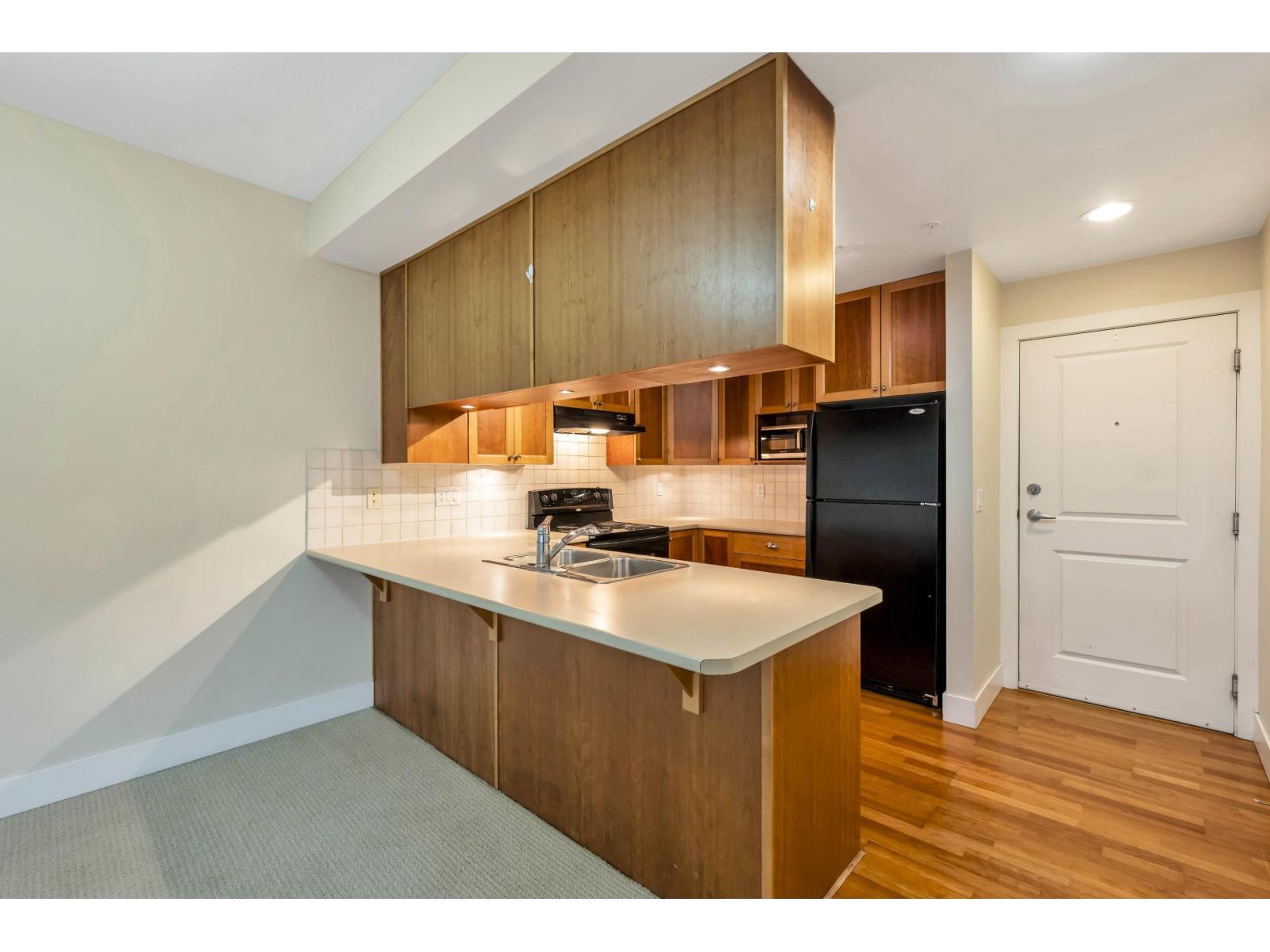 304 15392 16A Avenue, Surrey, BC - Indoor Photo Showing Kitchen
