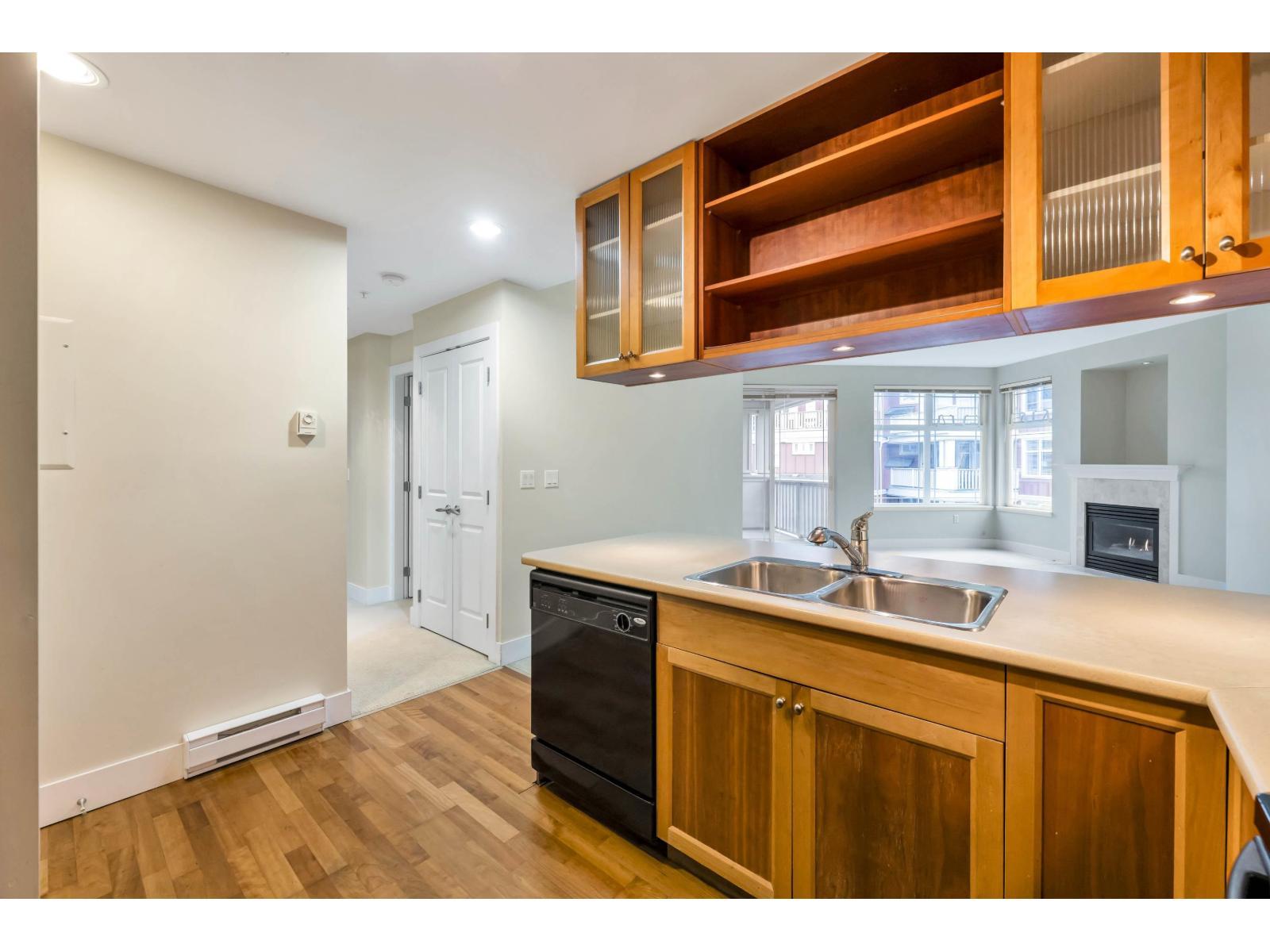 304 15392 16A Avenue, Surrey, BC - Indoor Photo Showing Kitchen With Double Sink