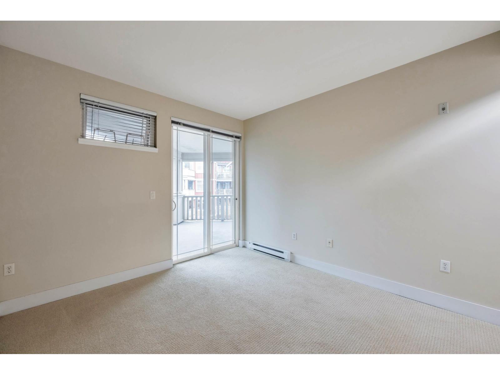 304 15392 16A Avenue, Surrey, BC - Indoor Photo Showing Other Room