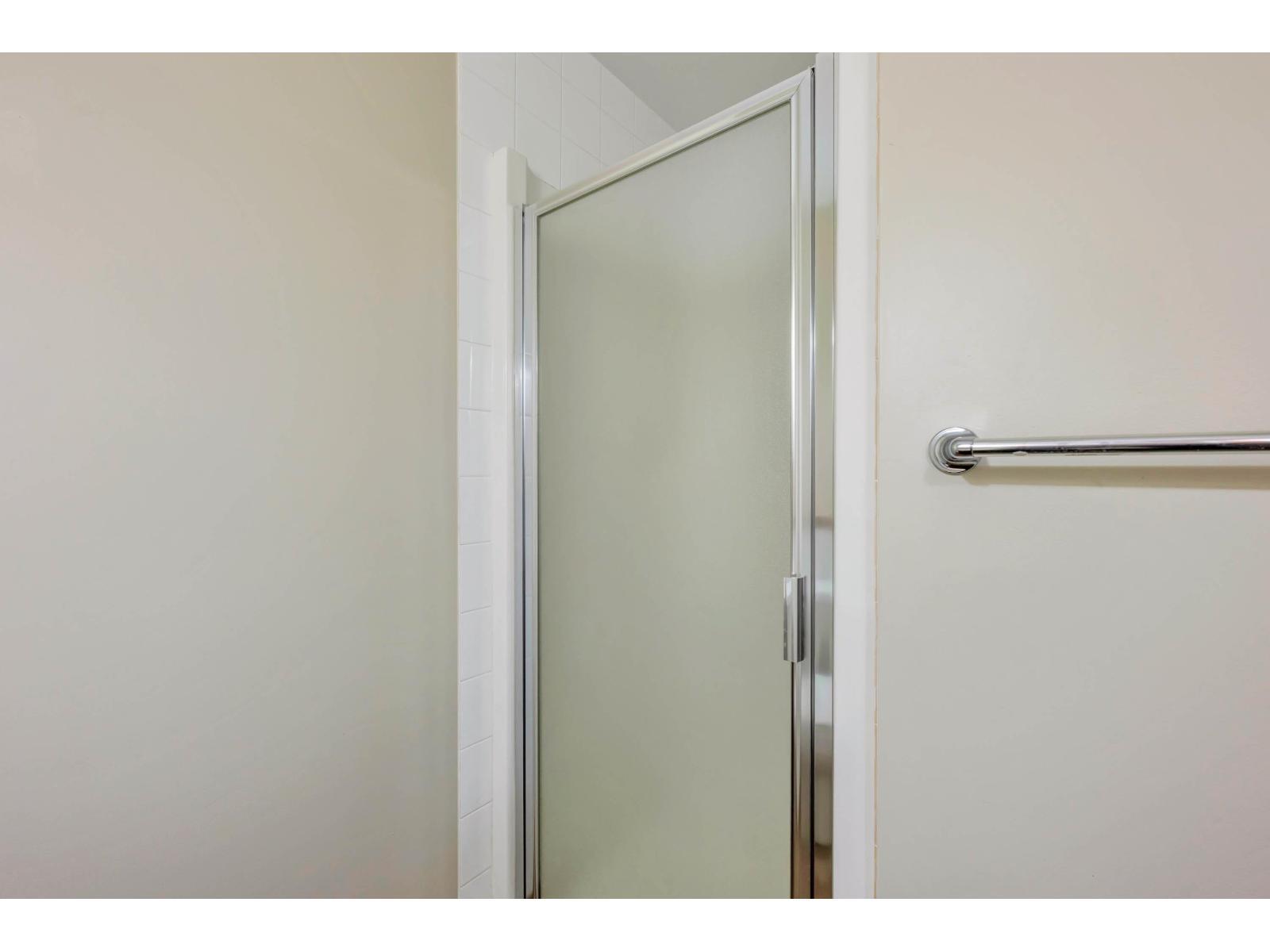 304 15392 16A Avenue, Surrey, BC - Indoor Photo Showing Bathroom