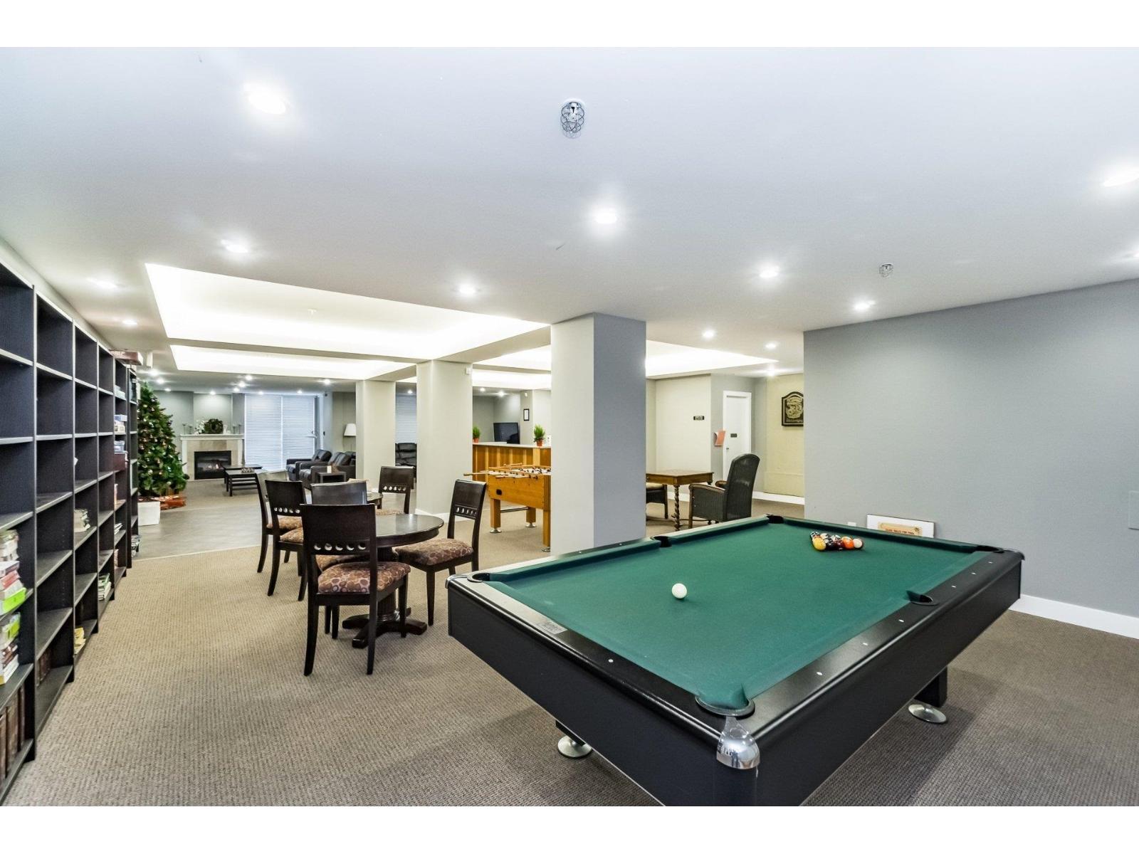 304 15392 16A Avenue, Surrey, BC - Indoor Photo Showing Other Room