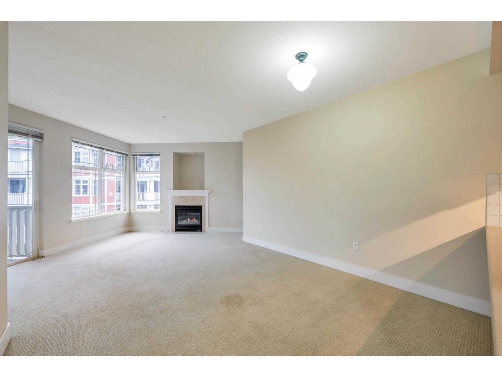 304 15392 16A Avenue, Surrey, BC - Indoor With Fireplace