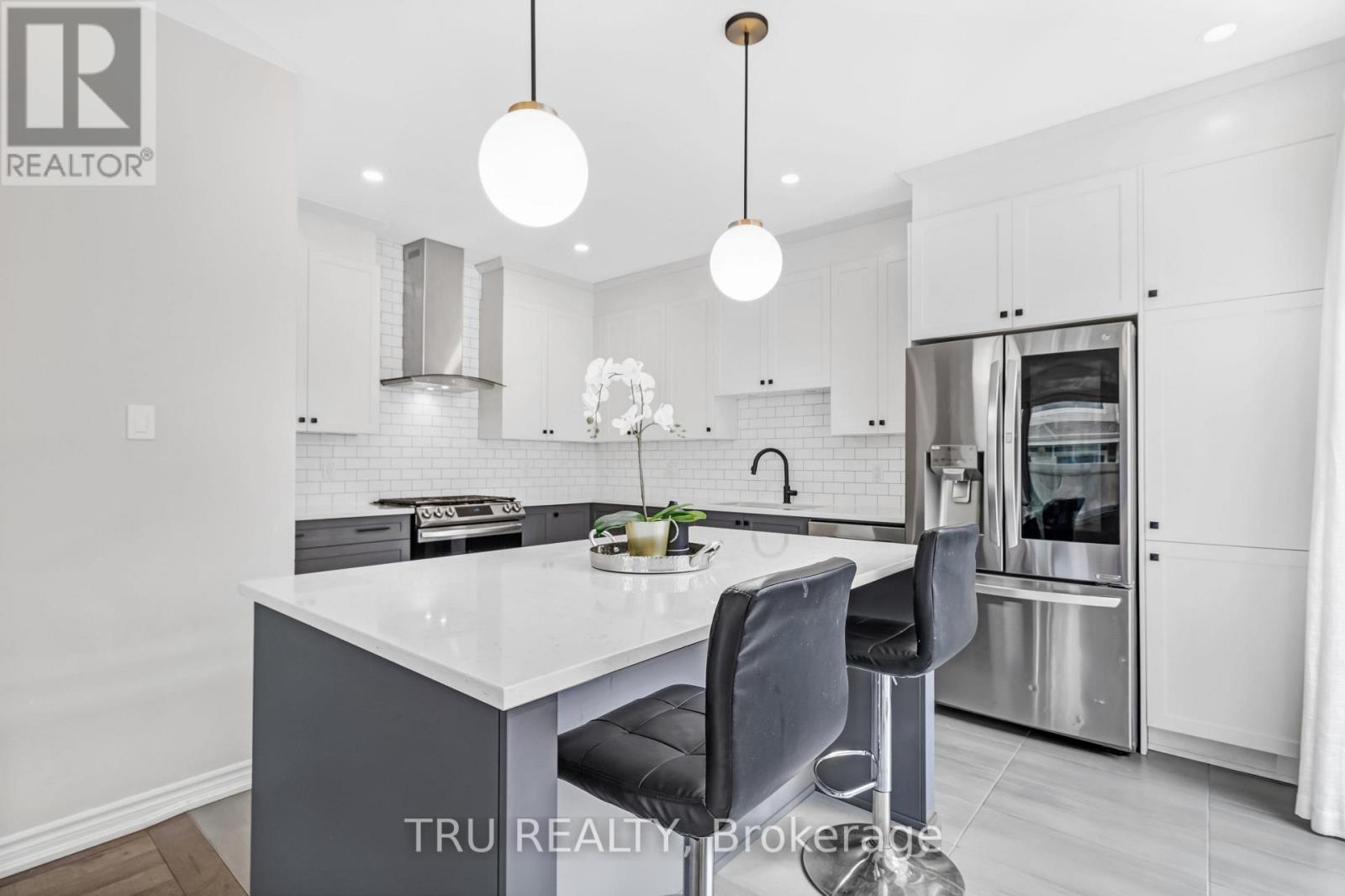20 Coppermine Street, Ottawa, ON - Indoor Photo Showing Kitchen With Stainless Steel Kitchen With Upgraded Kitchen