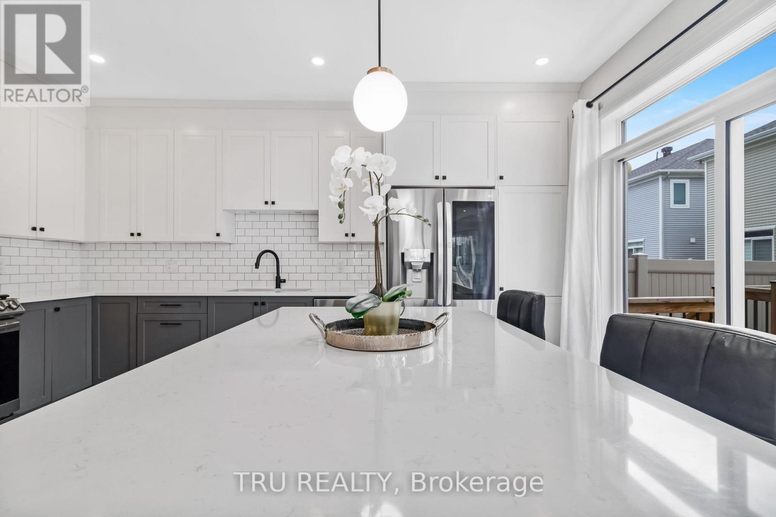 20 Coppermine Street, Ottawa, ON - Indoor Photo Showing Kitchen With Upgraded Kitchen