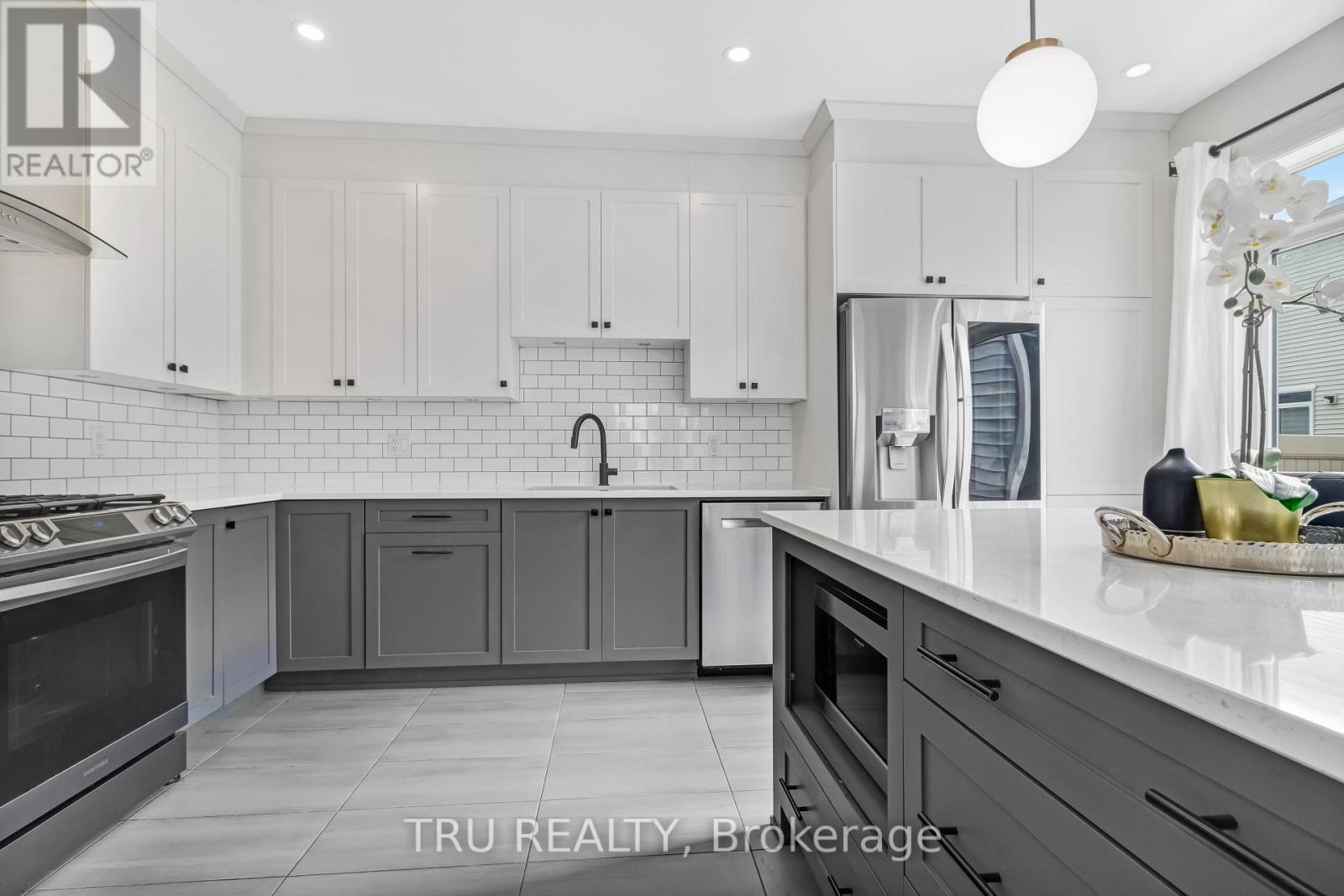 20 Coppermine Street, Ottawa, ON - Indoor Photo Showing Kitchen With Stainless Steel Kitchen With Upgraded Kitchen