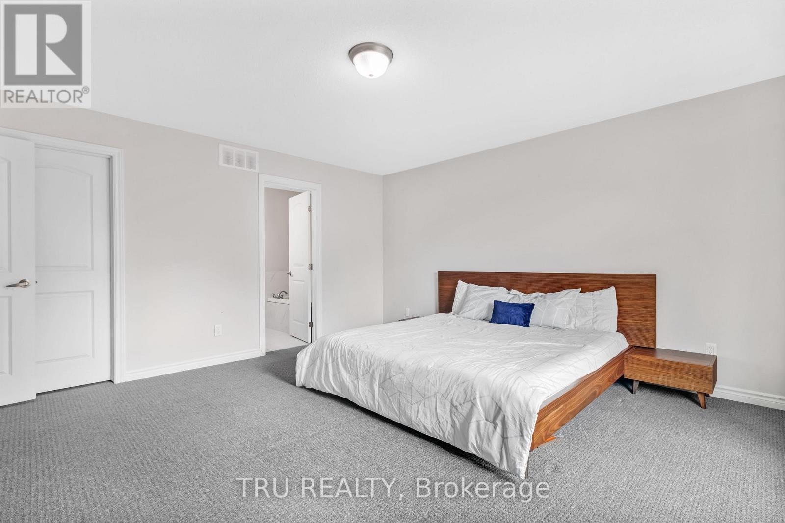 20 Coppermine Street, Ottawa, ON - Indoor Photo Showing Bedroom