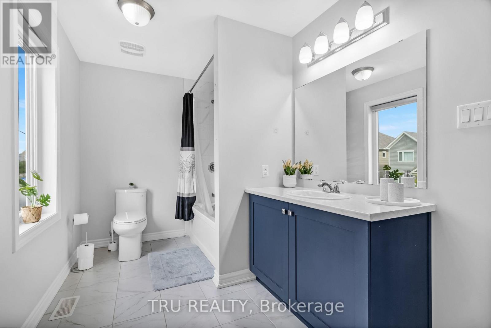 20 Coppermine Street, Ottawa, ON - Indoor Photo Showing Bathroom