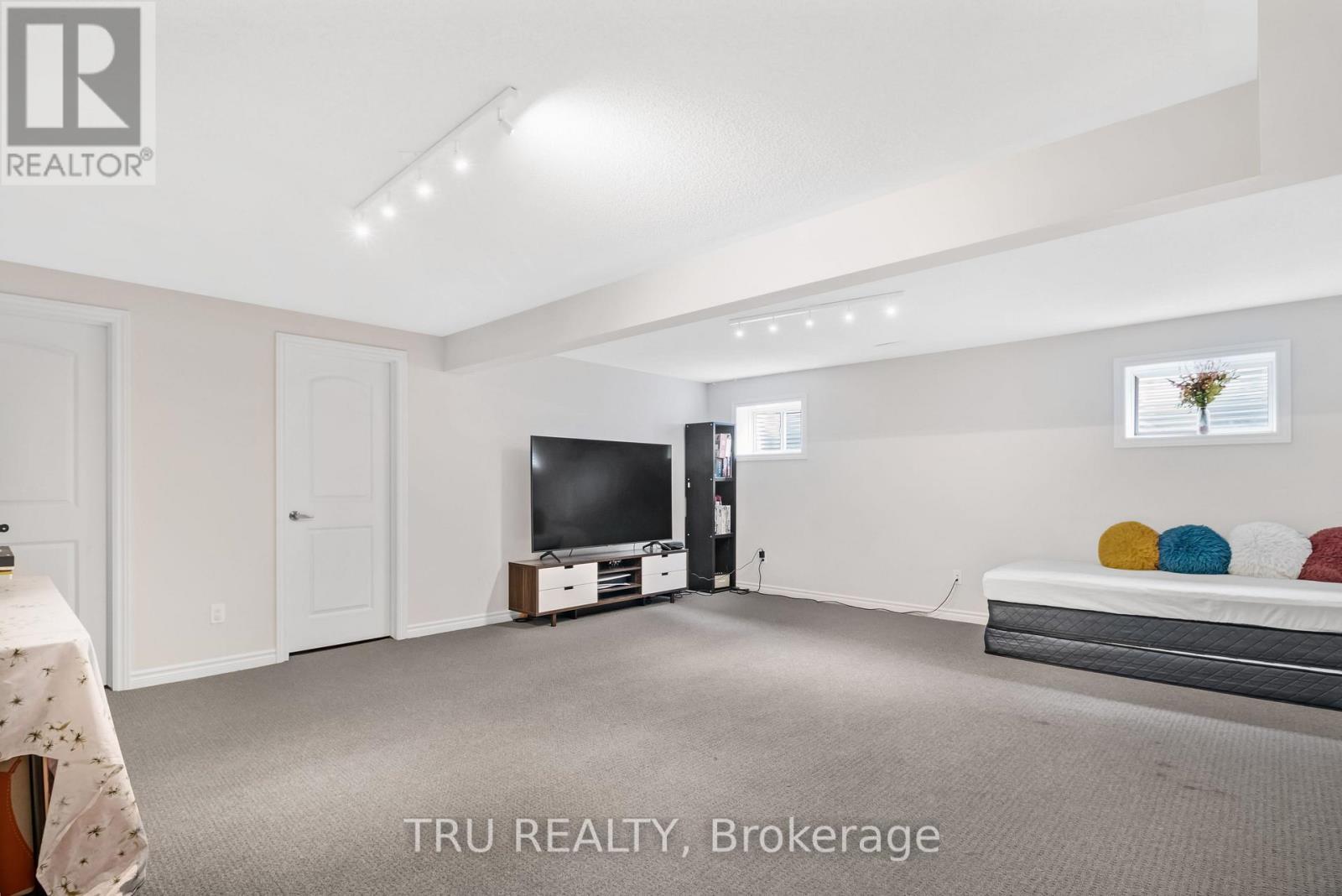 20 Coppermine Street, Ottawa, ON - Indoor