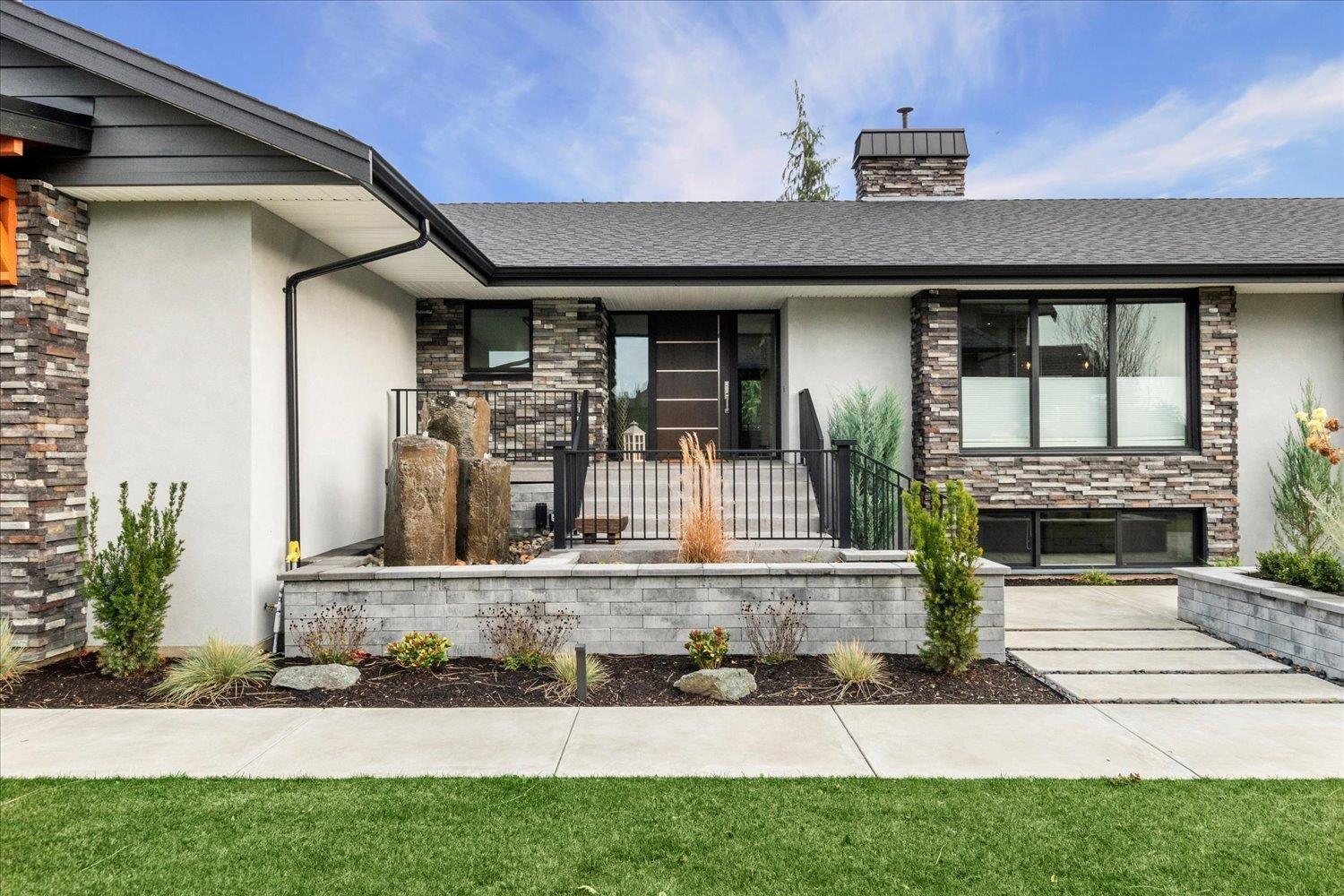 44465 Eena Drive|Sardis South, Sardis, BC - Outdoor With Facade