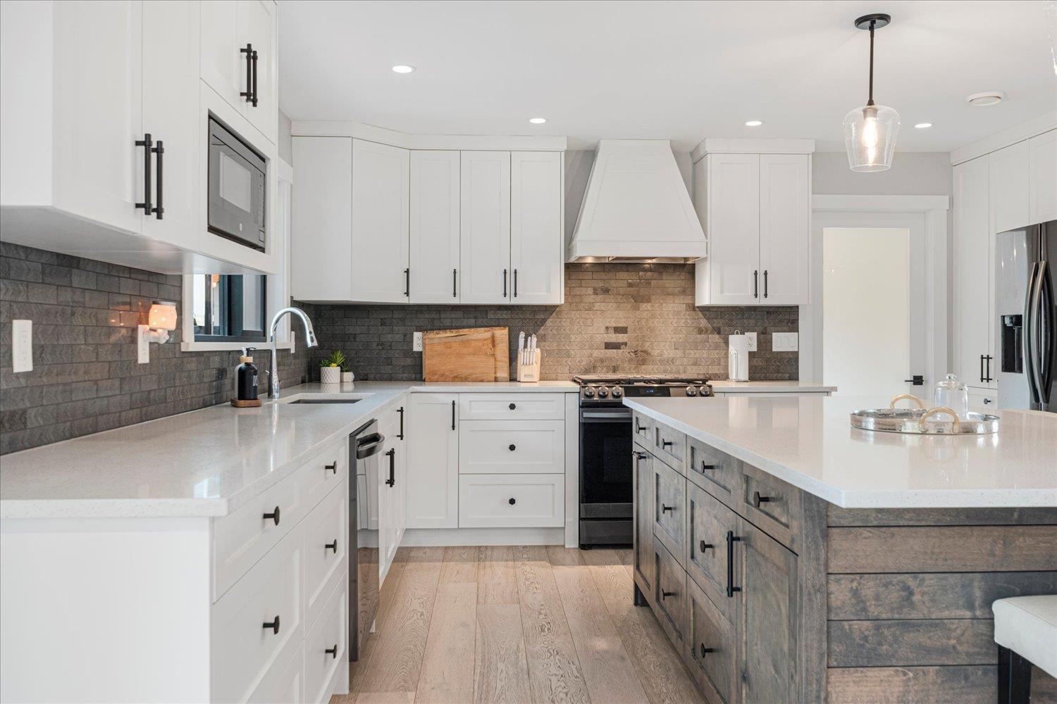 44465 Eena Drive|Sardis South, Sardis, BC - Indoor Photo Showing Kitchen With Upgraded Kitchen