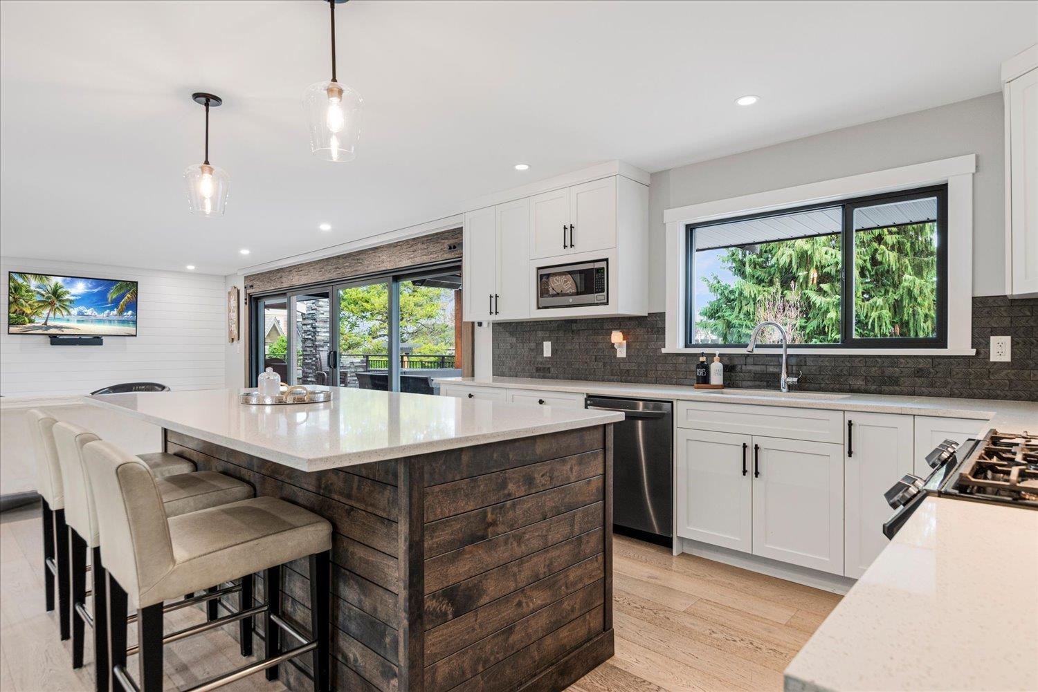 44465 Eena Drive|Sardis South, Sardis, BC - Indoor Photo Showing Kitchen With Upgraded Kitchen