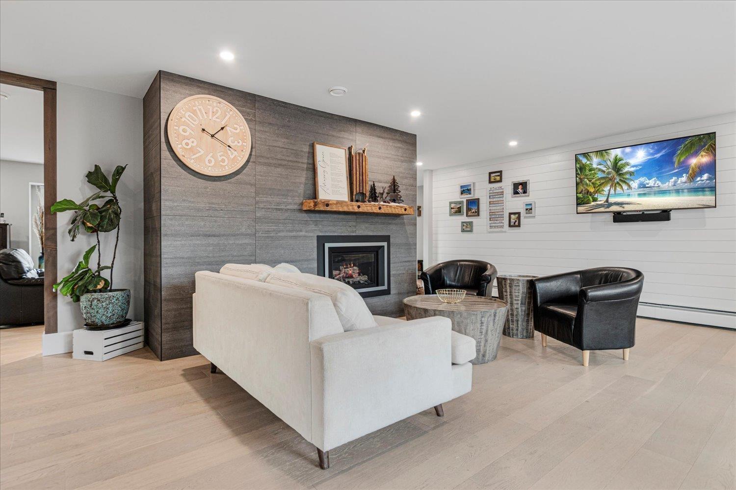 44465 Eena Drive|Sardis South, Sardis, BC - Indoor With Fireplace