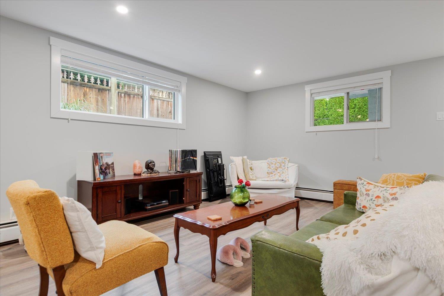 44465 Eena Drive|Sardis South, Sardis, BC - Indoor Photo Showing Living Room