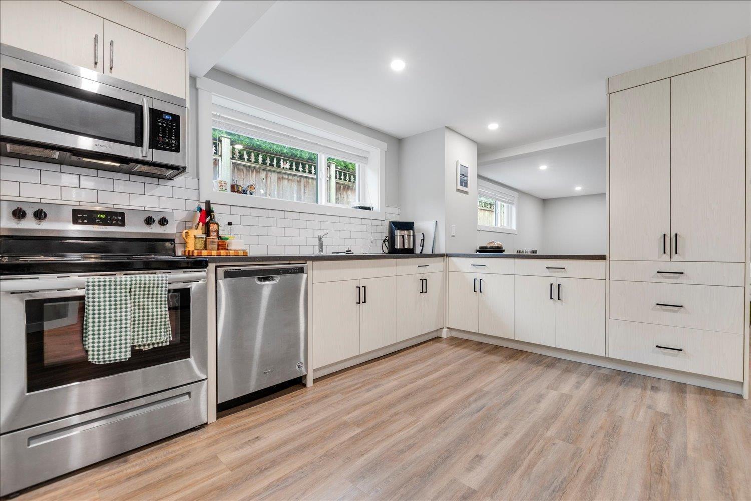 44465 Eena Drive|Sardis South, Sardis, BC - Indoor Photo Showing Kitchen With Upgraded Kitchen