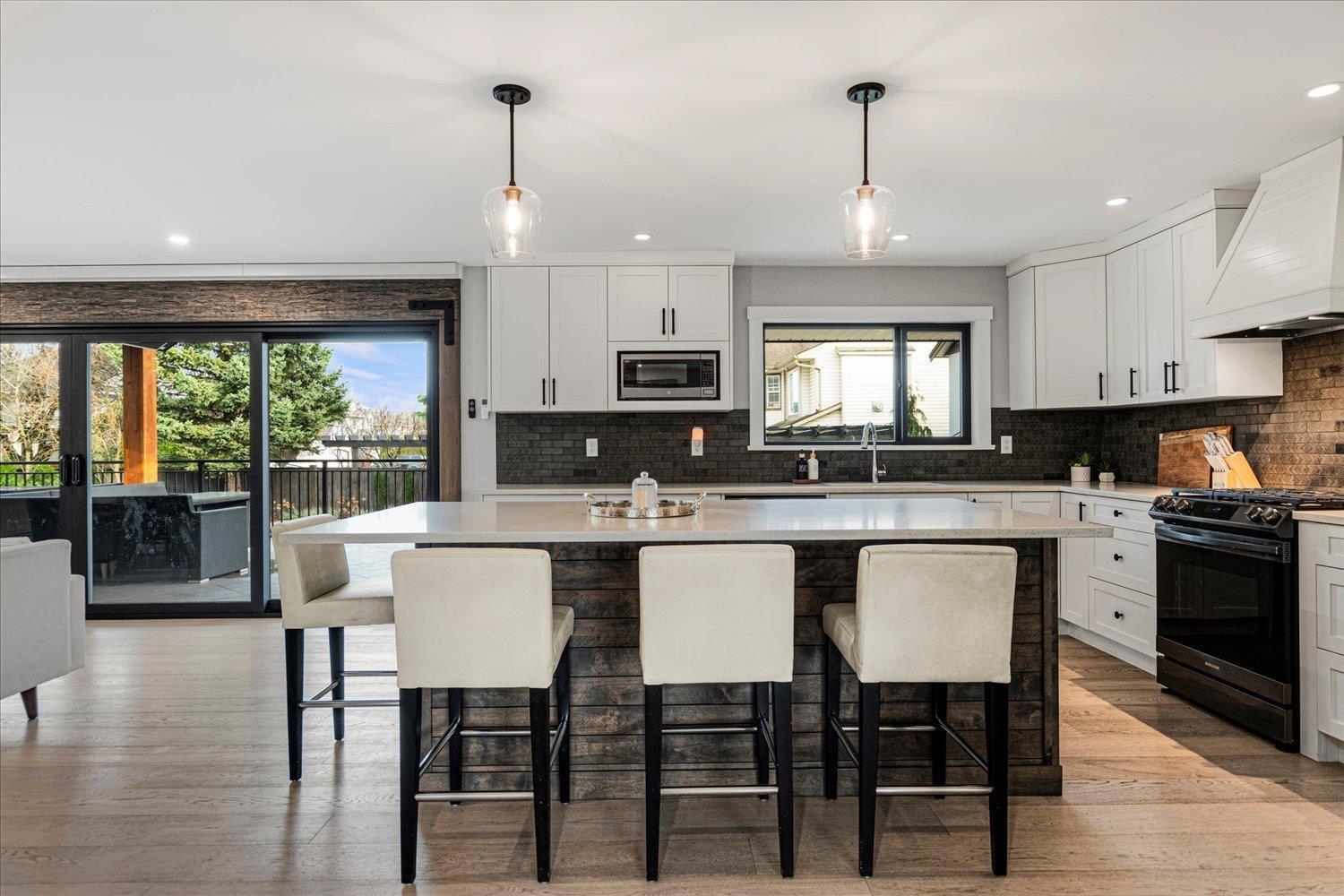 44465 Eena Drive|Sardis South, Sardis, BC - Indoor Photo Showing Kitchen With Upgraded Kitchen