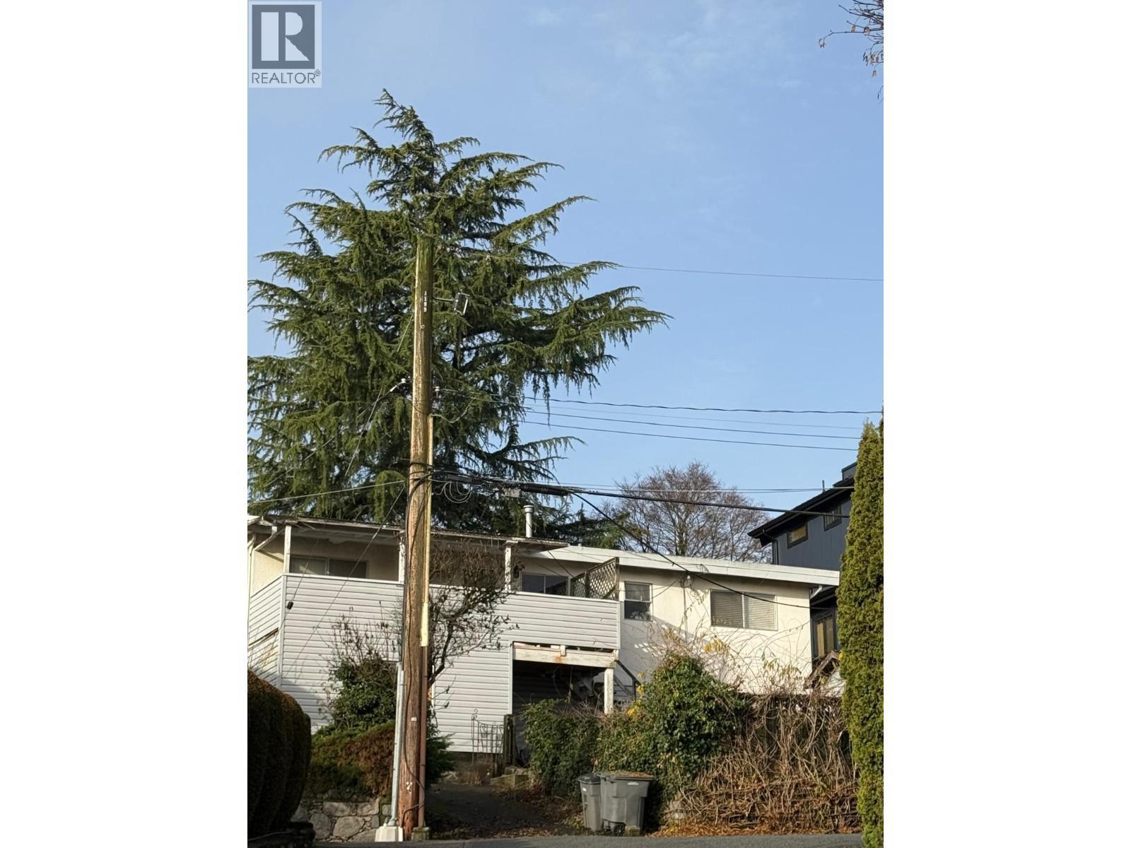 7790 Elliott Street, Vancouver, BC - Outdoor