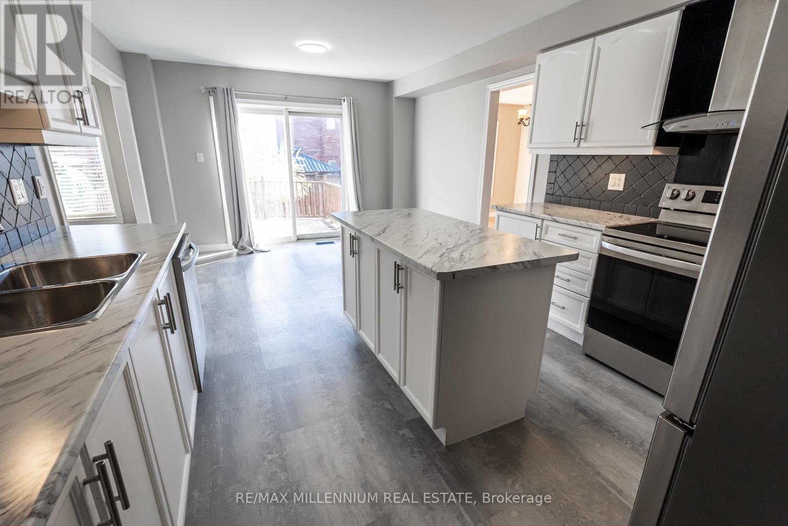 25 Bevan Crescent, Ajax, ON - Indoor Photo Showing Kitchen With Double Sink With Upgraded Kitchen
