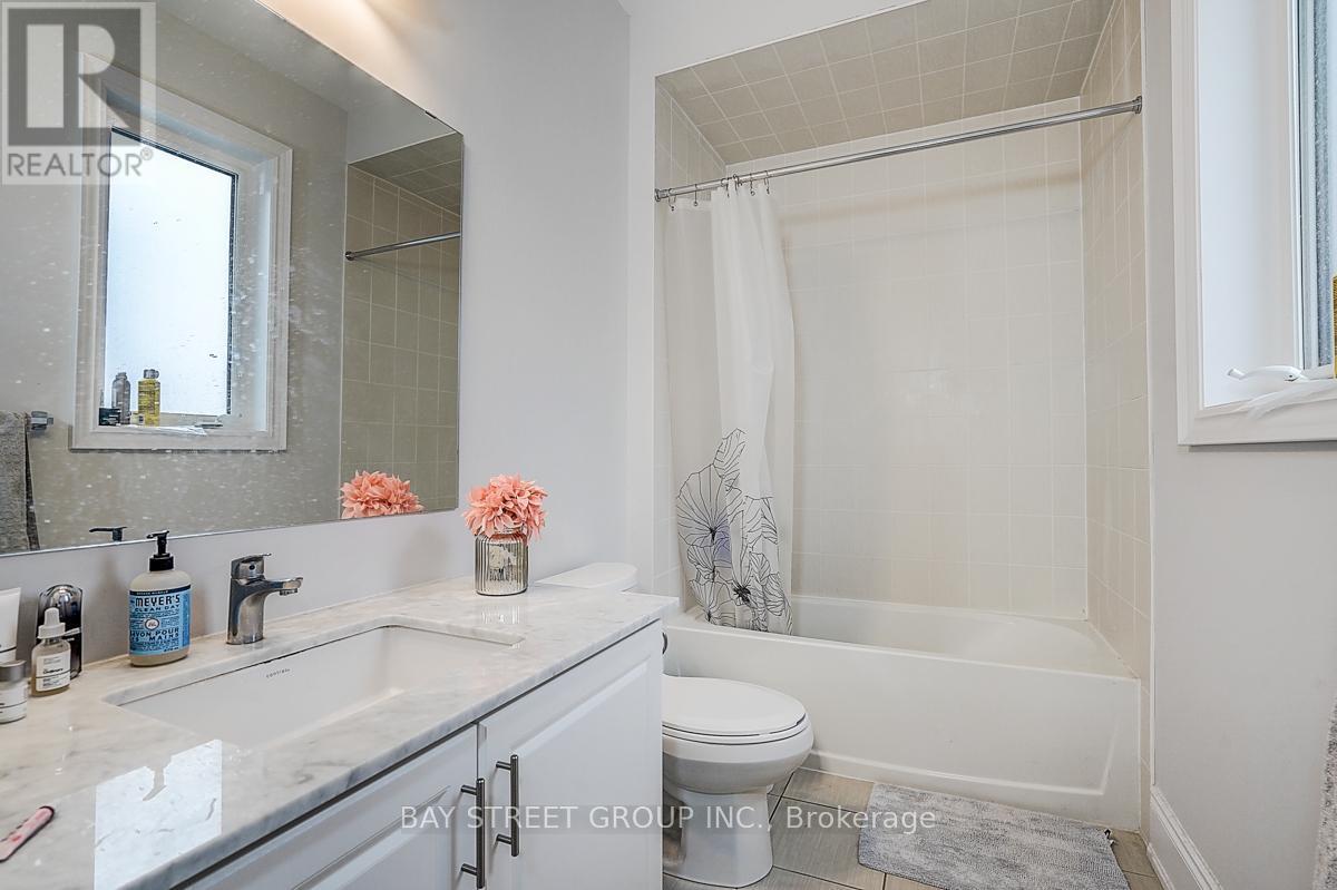 19 Nigh Drive, Markham, ON - Indoor Photo Showing Bathroom