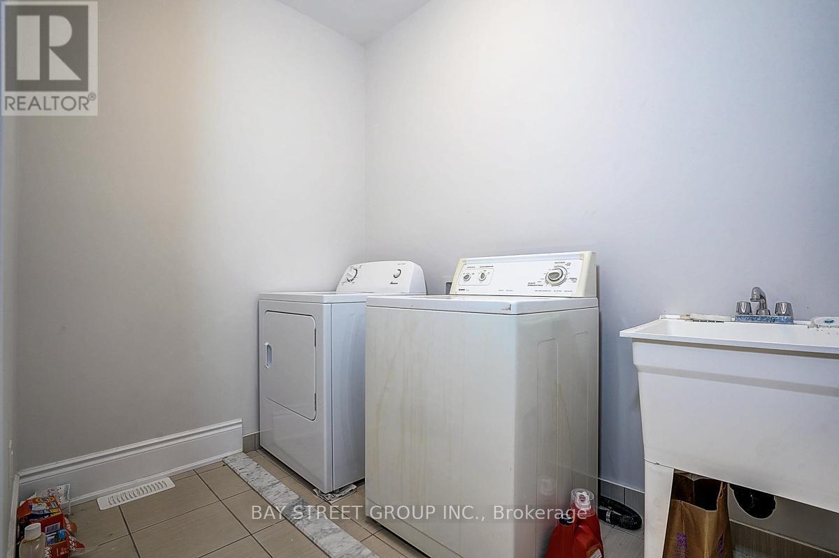 19 Nigh Drive, Markham, ON - Indoor Photo Showing Laundry Room