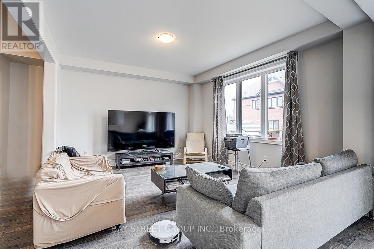 19 Nigh Drive, Markham, ON - Indoor Photo Showing Living Room