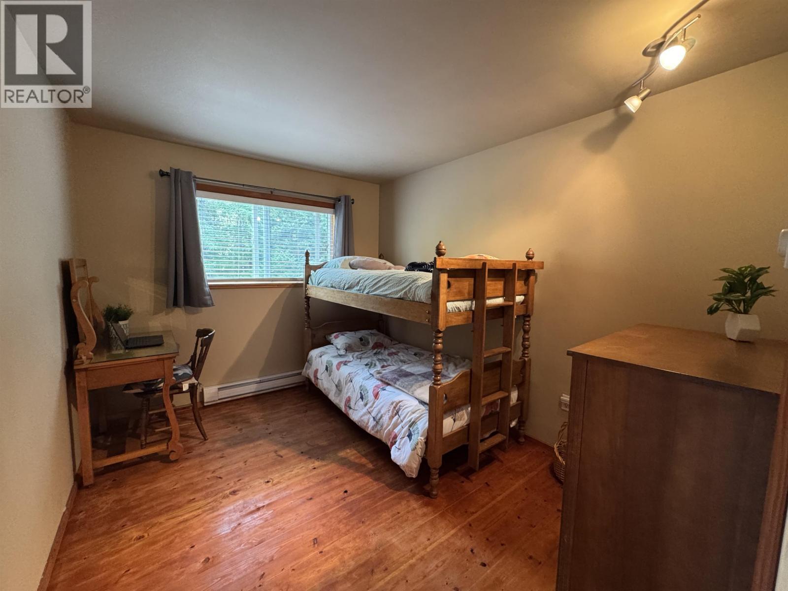 714 Charter Road, Mayne Island, BC - Indoor Photo Showing Bedroom
