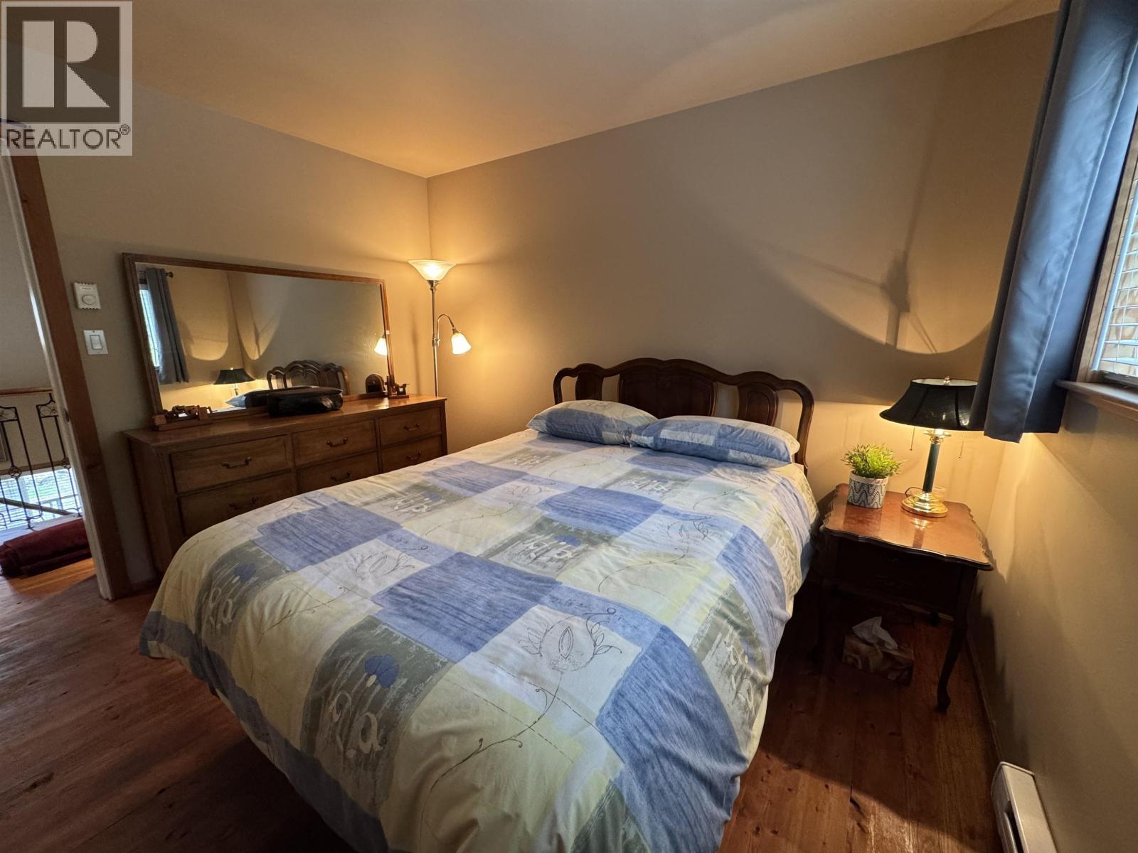 714 Charter Road, Mayne Island, BC - Indoor Photo Showing Bedroom
