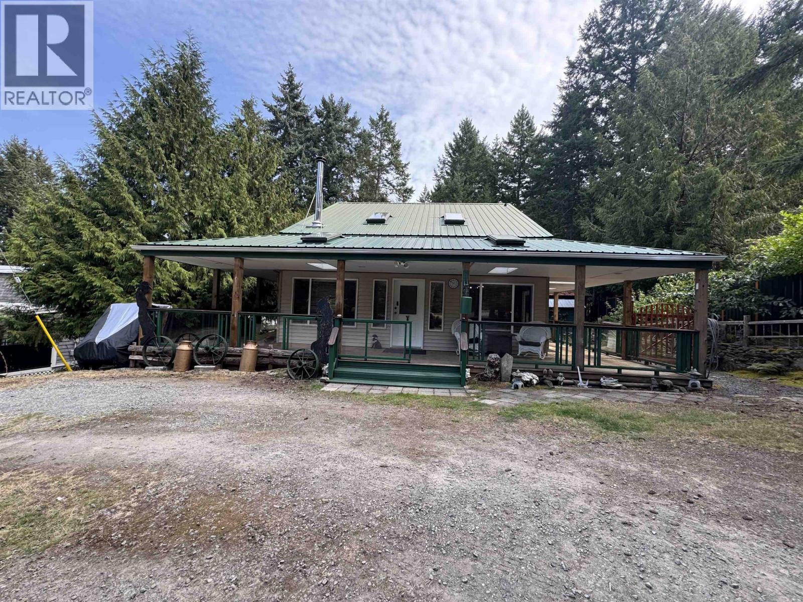 714 Charter Road, Mayne Island, BC - Outdoor With Deck Patio Veranda