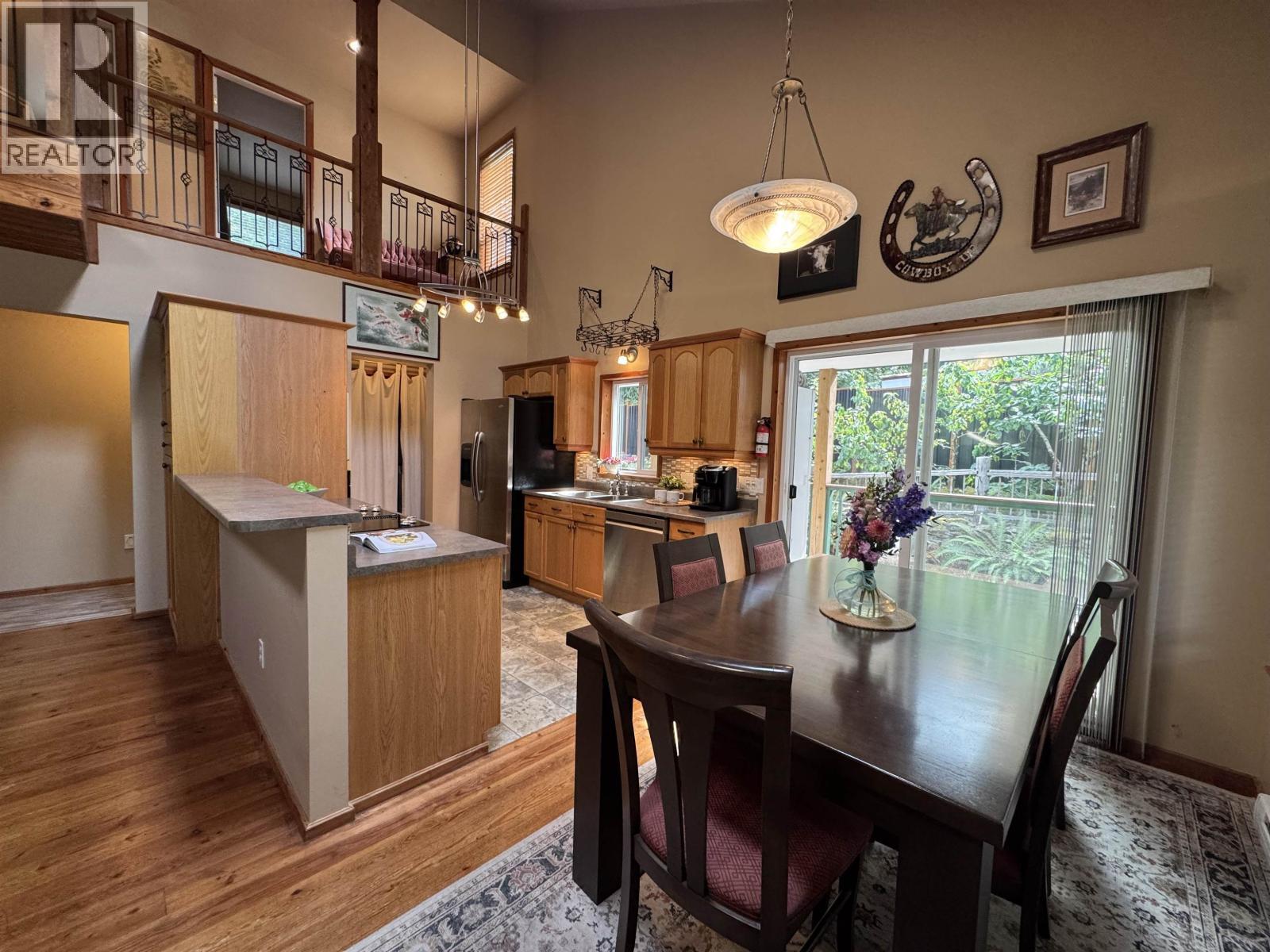 714 Charter Road, Mayne Island, BC - Indoor Photo Showing Dining Room