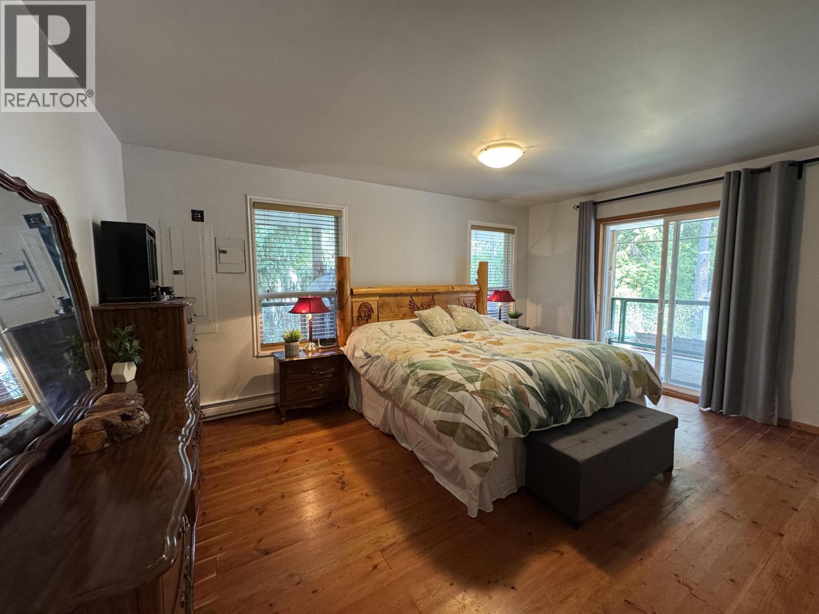 714 Charter Road, Mayne Island, BC - Indoor Photo Showing Bedroom