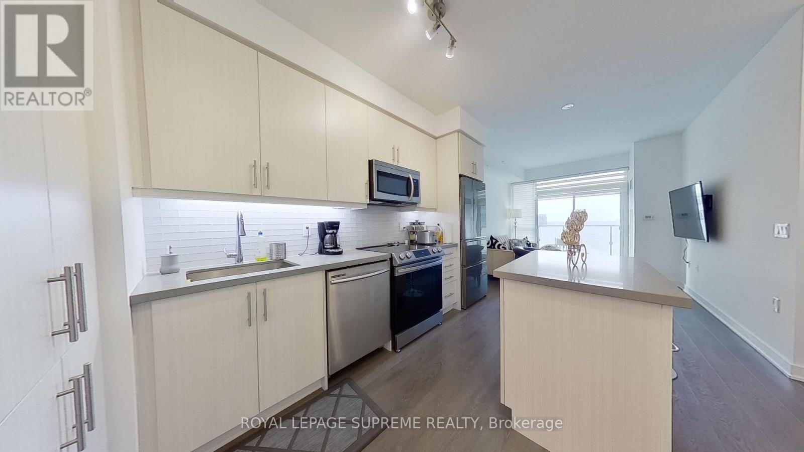 1402 - 75 Oneida Crescent, Richmond Hill, ON - Indoor Photo Showing Kitchen