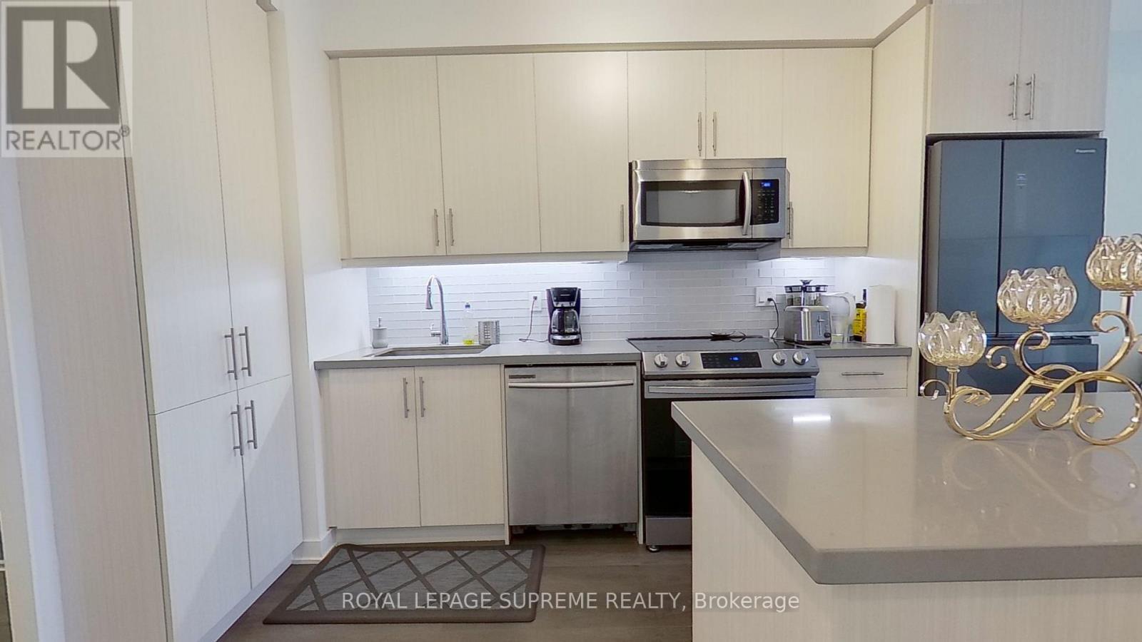 1402 - 75 Oneida Crescent, Richmond Hill, ON - Indoor Photo Showing Kitchen
