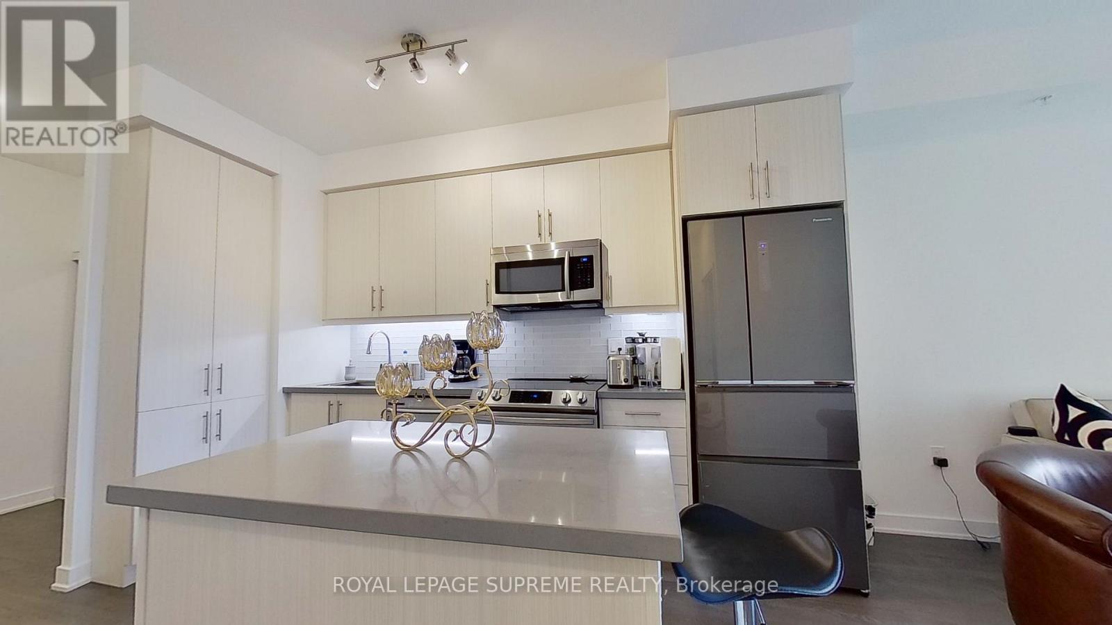 1402 - 75 Oneida Crescent, Richmond Hill, ON - Indoor Photo Showing Kitchen