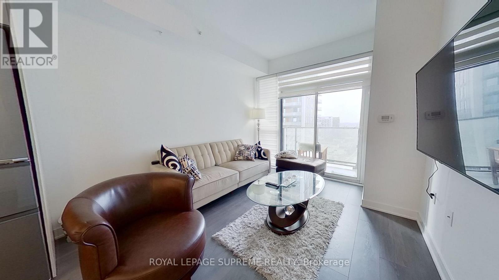 1402 - 75 Oneida Crescent, Richmond Hill, ON - Indoor Photo Showing Living Room