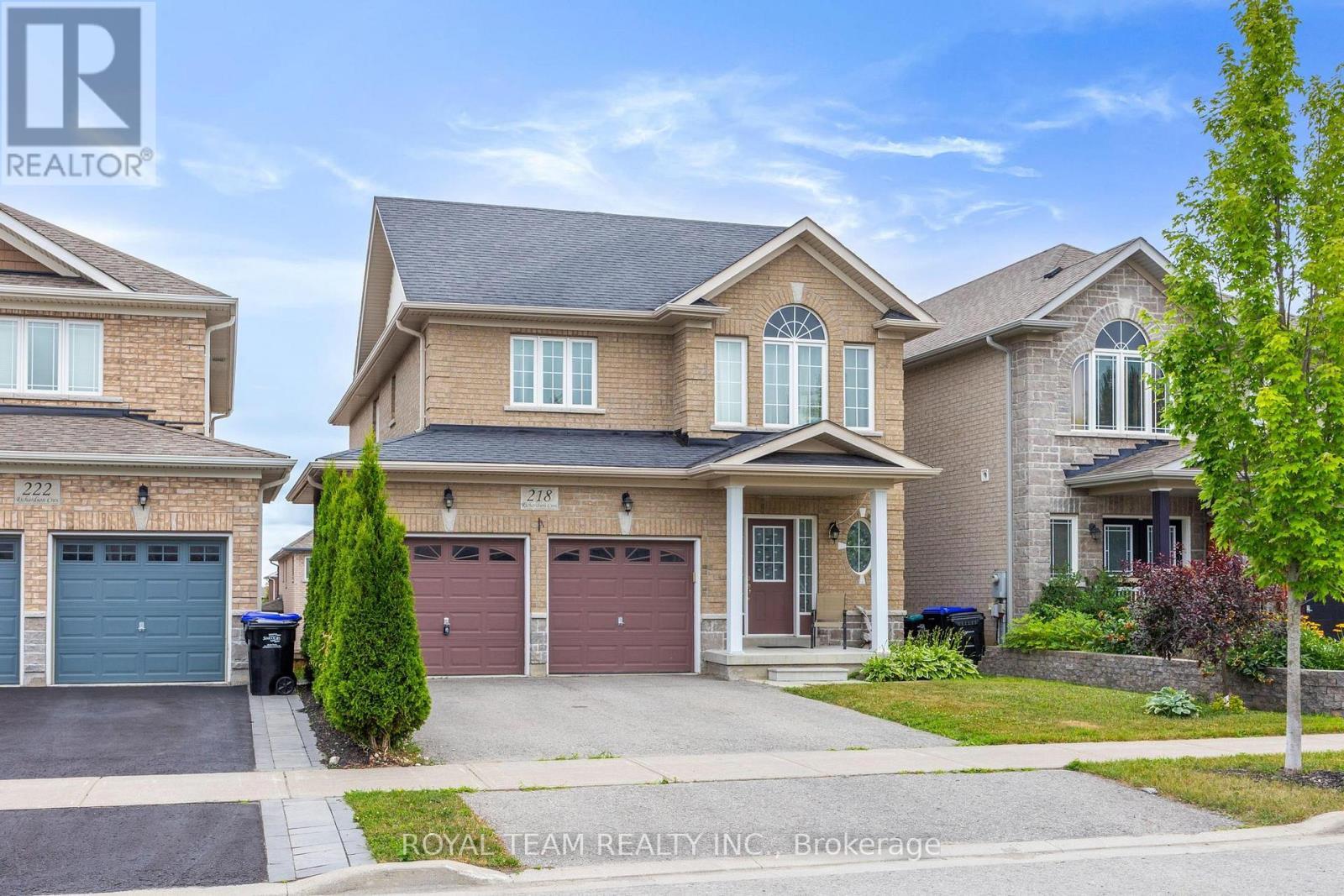 218 Richardson Crescent, Bradford West Gwillimbury, ON - Outdoor With Facade