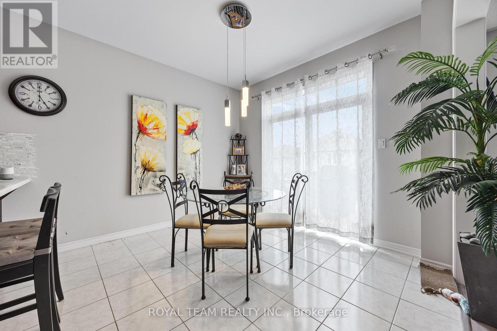 218 Richardson Crescent, Bradford West Gwillimbury, ON - Indoor Photo Showing Dining Room