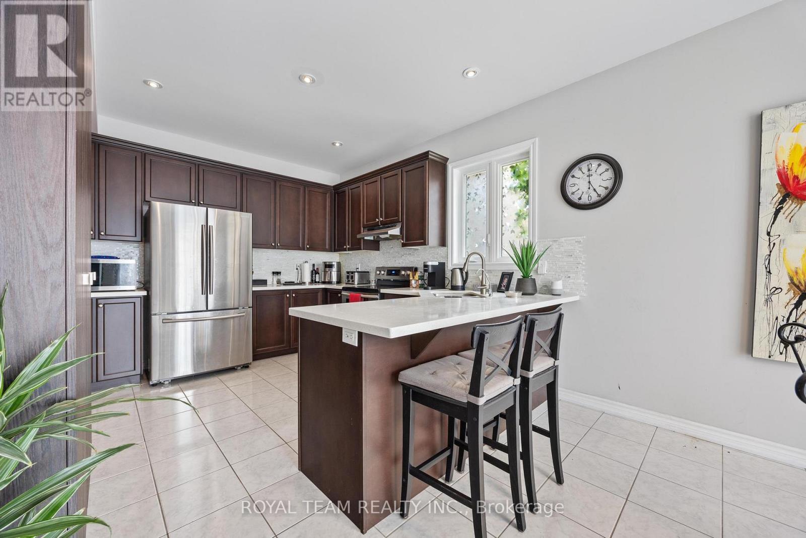 218 Richardson Crescent, Bradford West Gwillimbury, ON - Indoor Photo Showing Kitchen With Stainless Steel Kitchen
