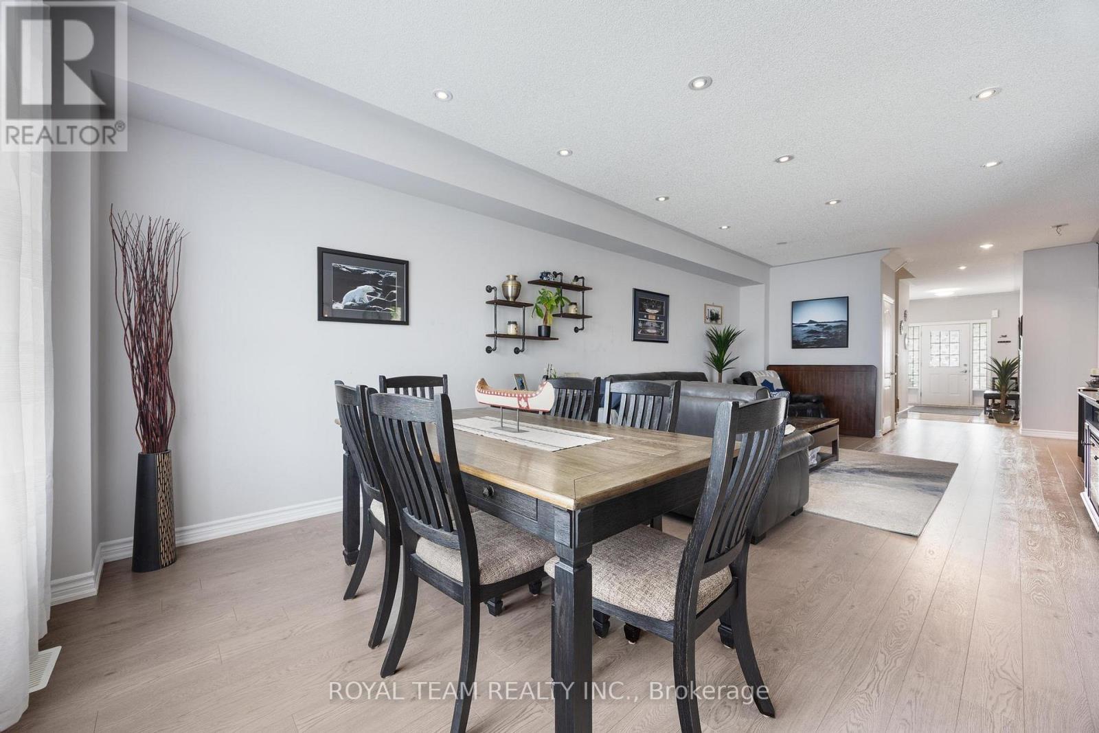 218 Richardson Crescent, Bradford West Gwillimbury, ON - Indoor Photo Showing Dining Room